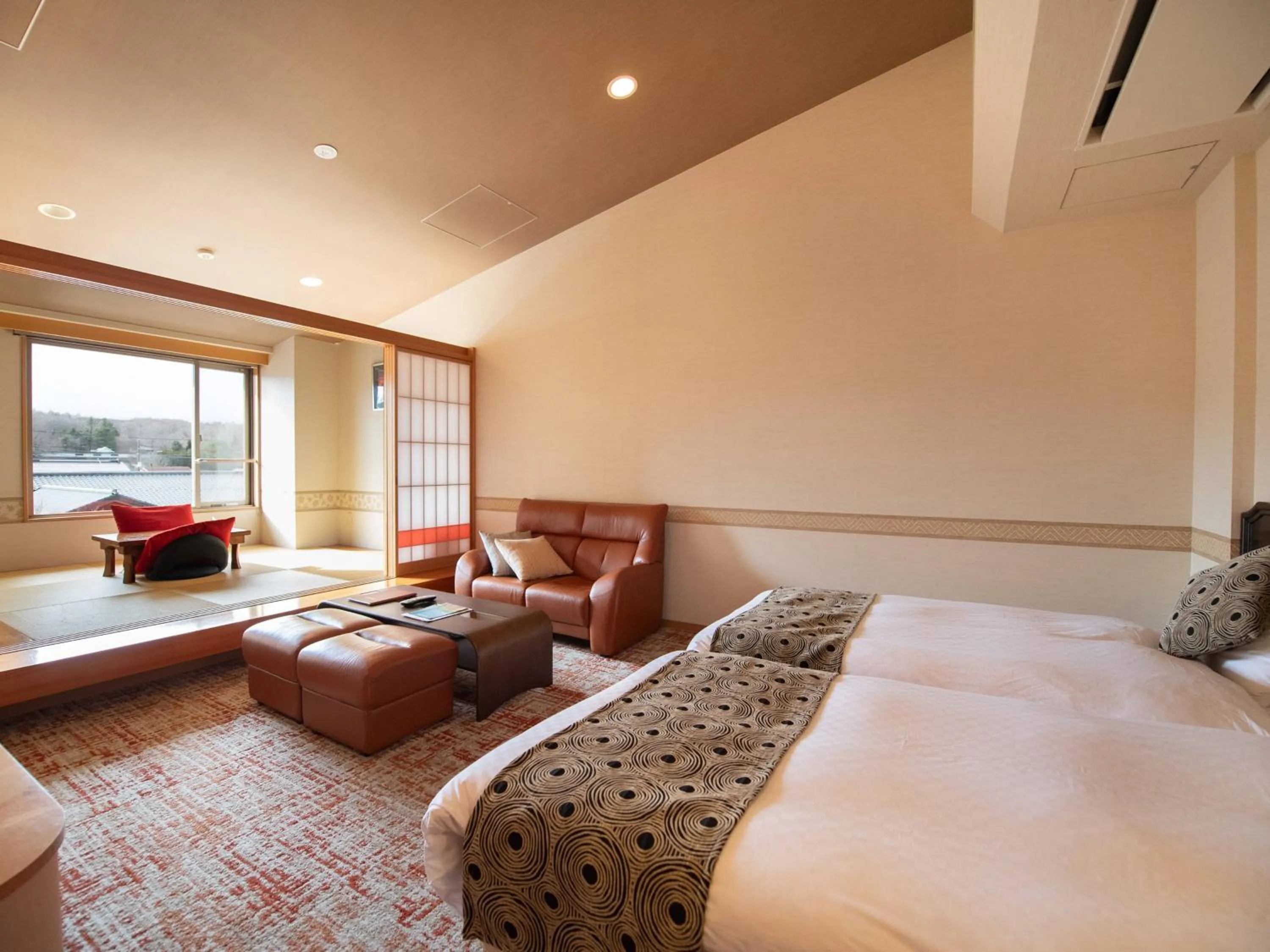 Photo of the whole room, Bed in Fuji Matsuzono Hotel