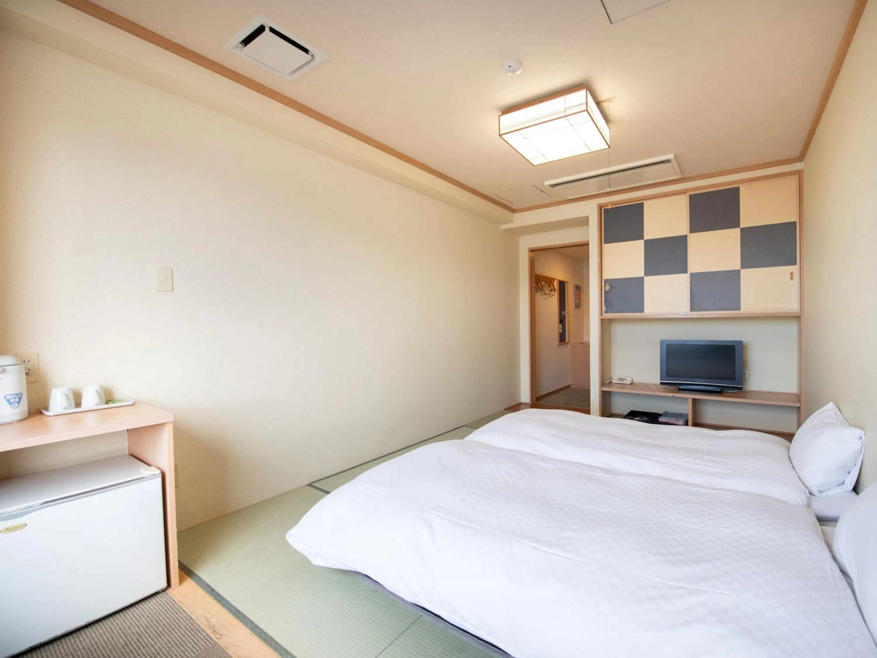 Photo of the whole room, Bed in Fuji Matsuzono Hotel