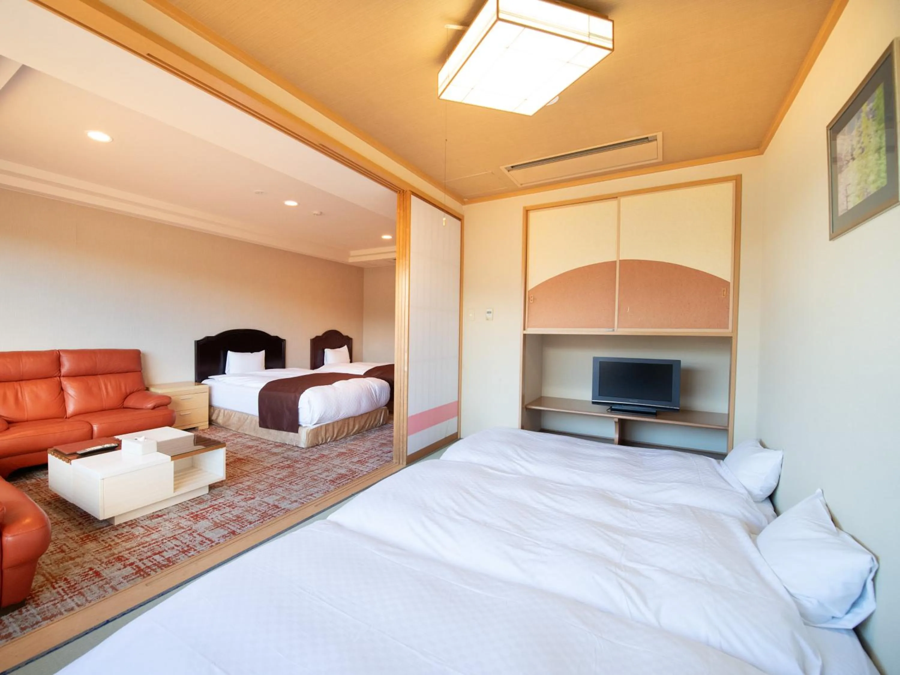 Photo of the whole room, Bed in Fuji Matsuzono Hotel