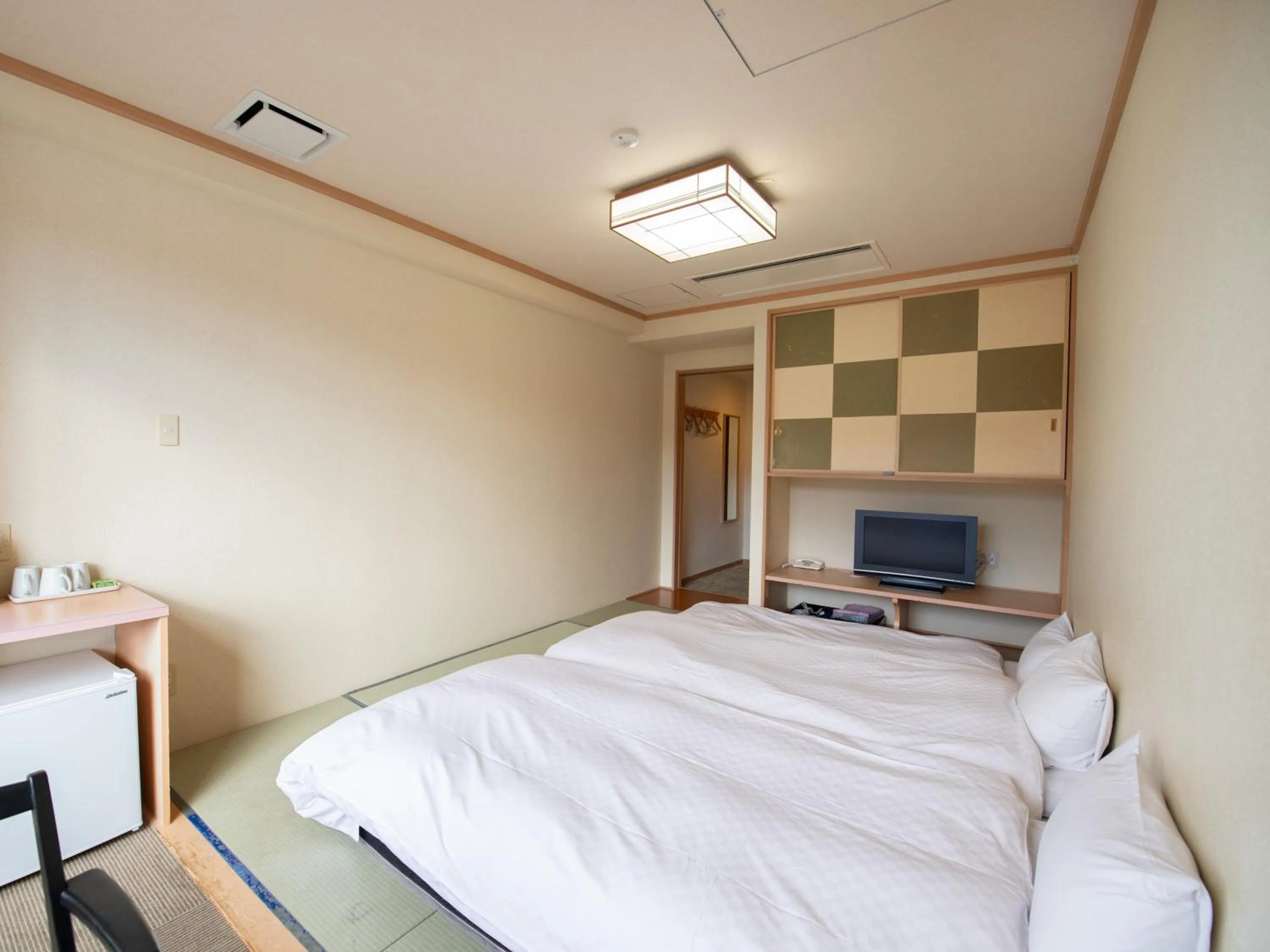 Photo of the whole room, Bed in Fuji Matsuzono Hotel