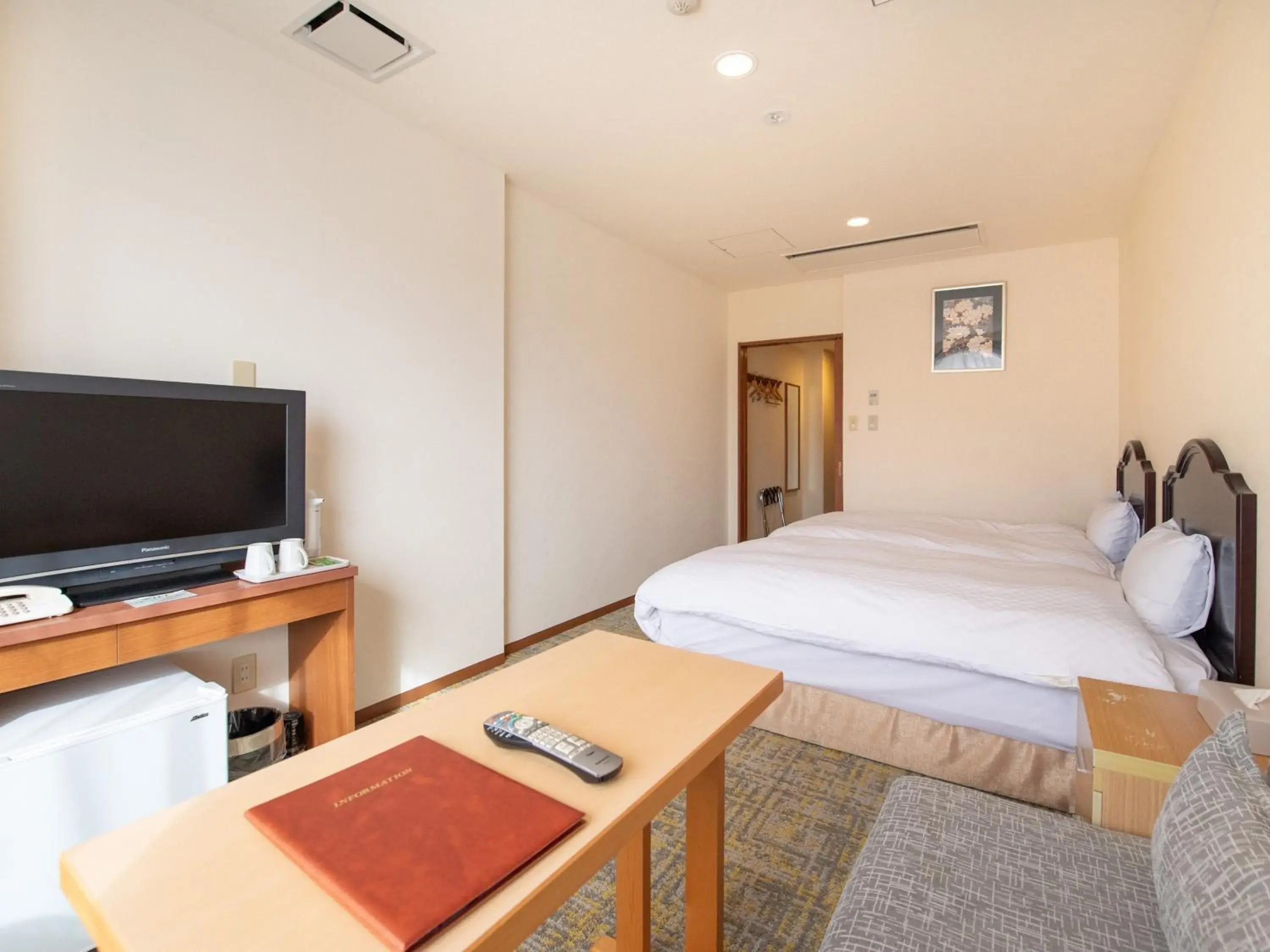 Twin Room with Private Bathroom with Mountain View - single occupancy in Fuji Matsuzono Hotel Twin Room with Private Bathroom with Mountain View - single occupancy in Fuji Matsuzono Hotel