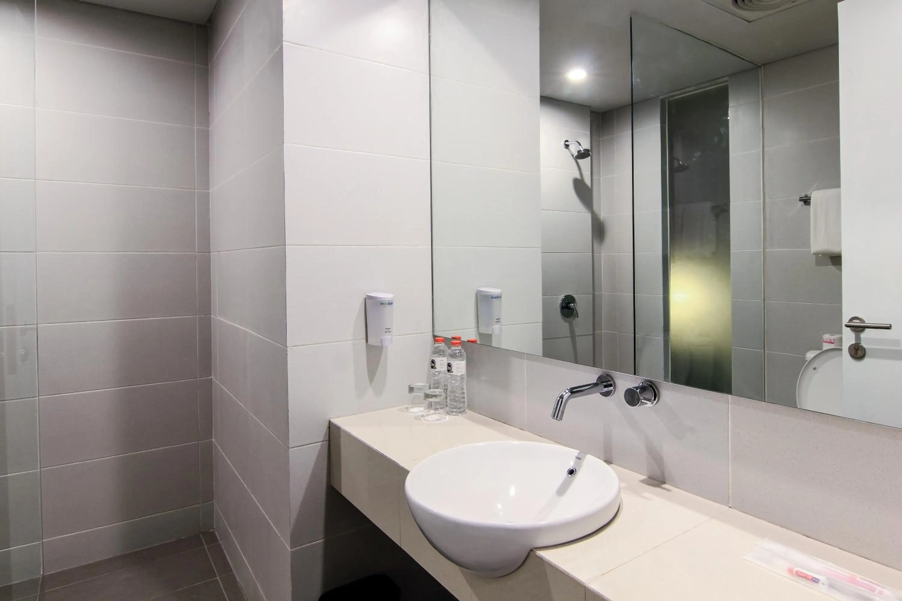 Bathroom in favehotel Sudirman Bojonegoro