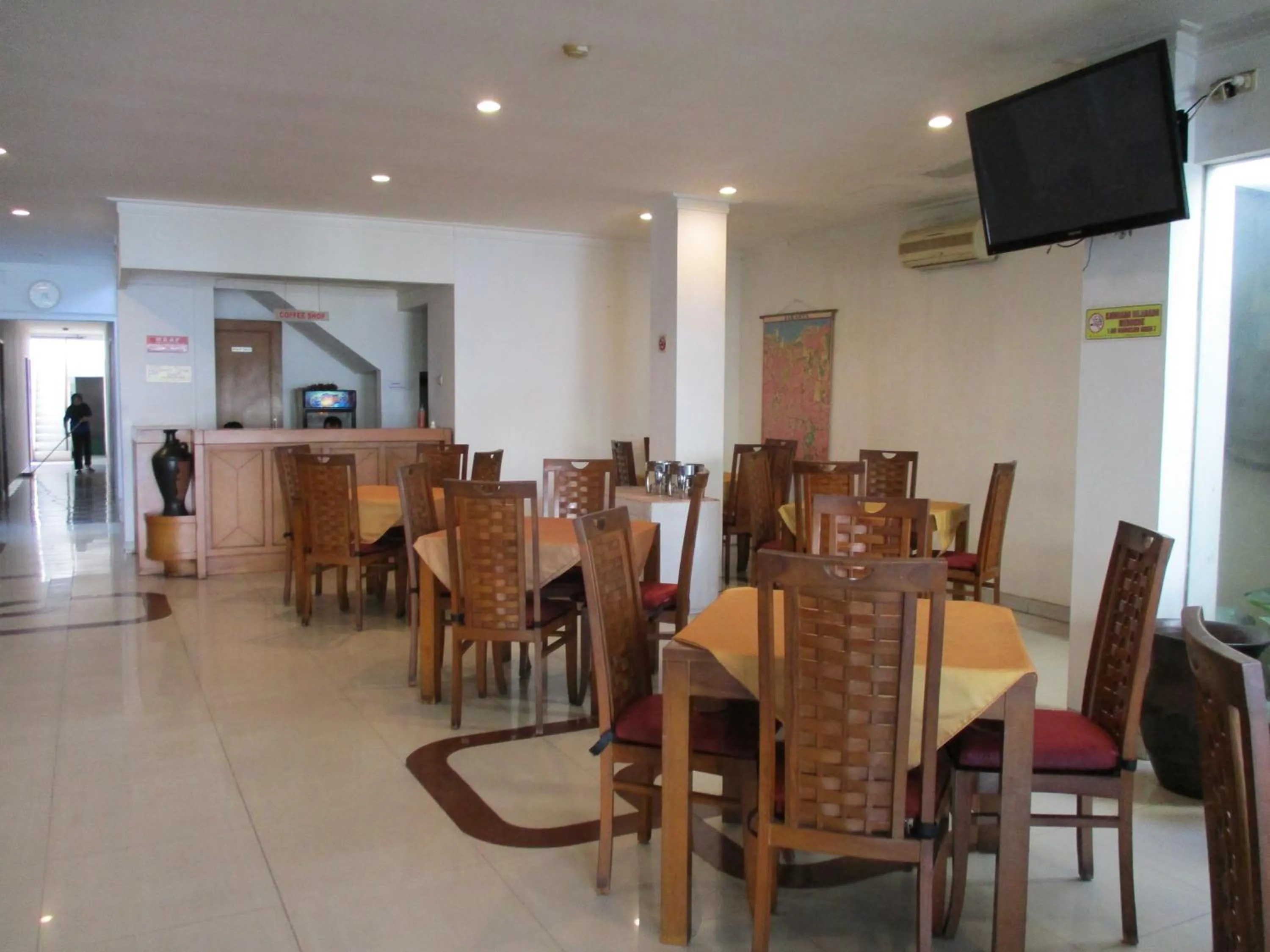 Restaurant/places to eat in Hotel Caravan Tanah Abang