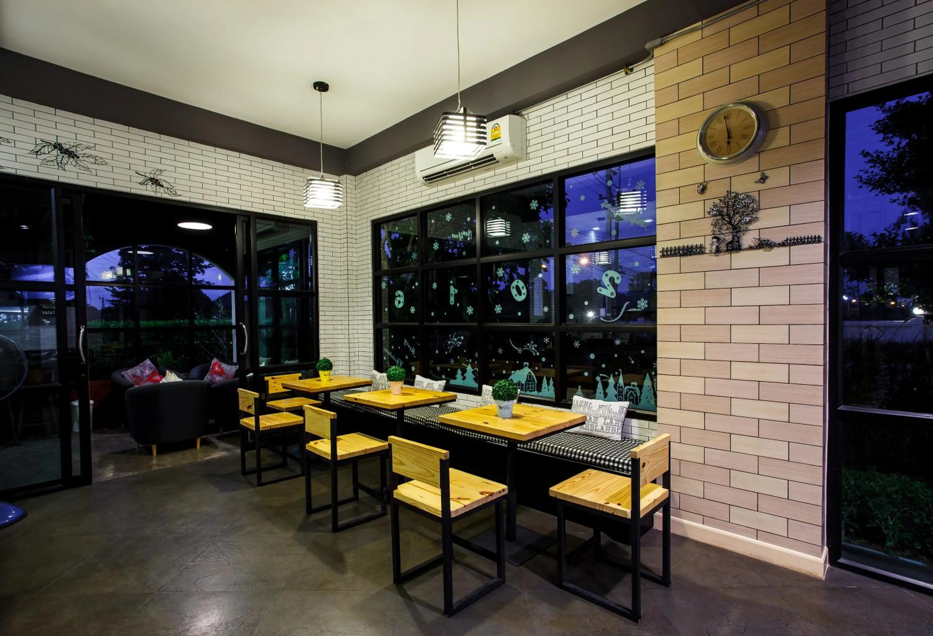 On-site shops in Sata House Boutique Resort