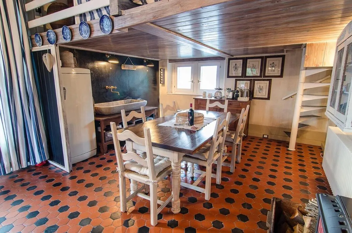 Dining area in Chocolat au Lac