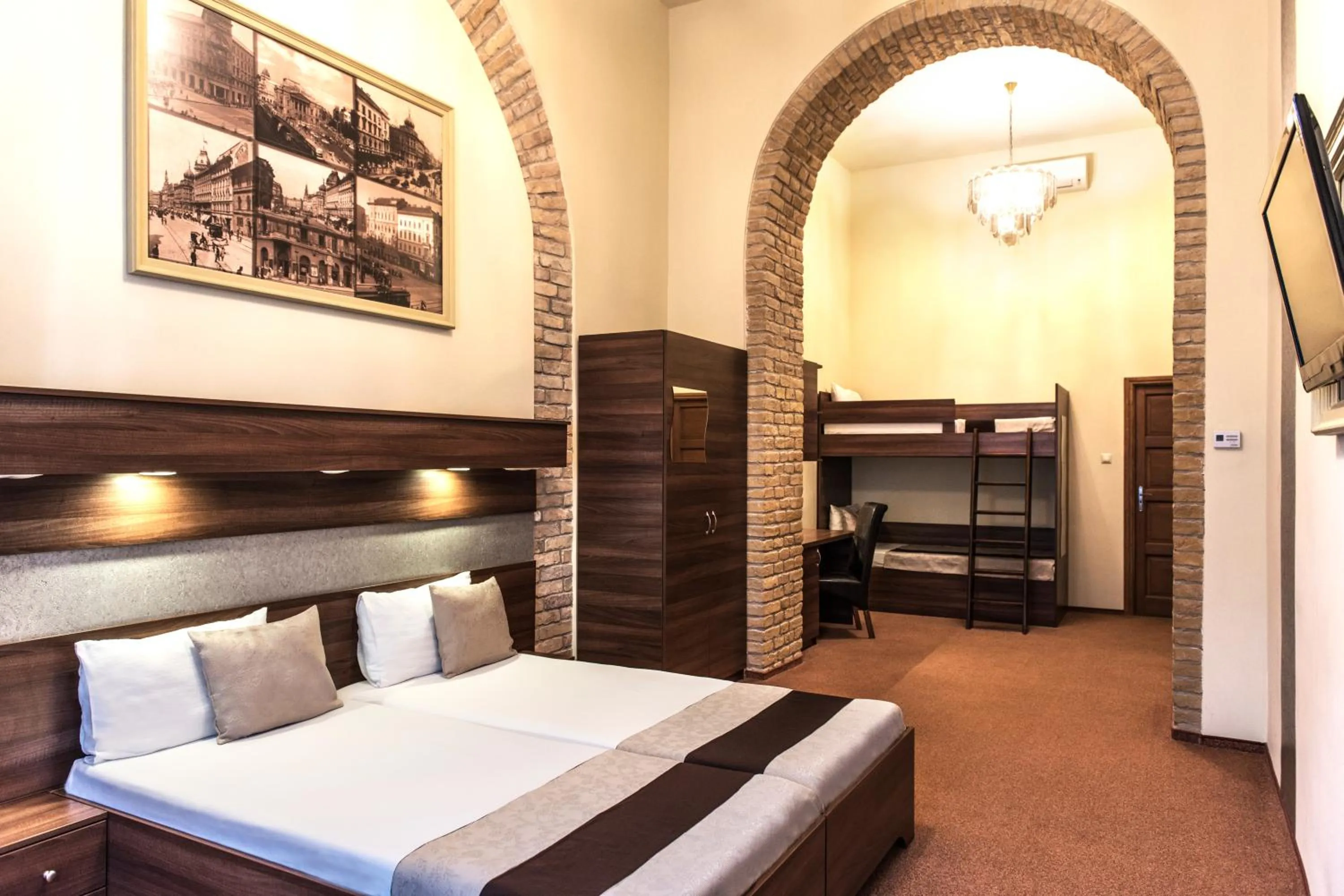 Bedroom, Bed in SOUS44