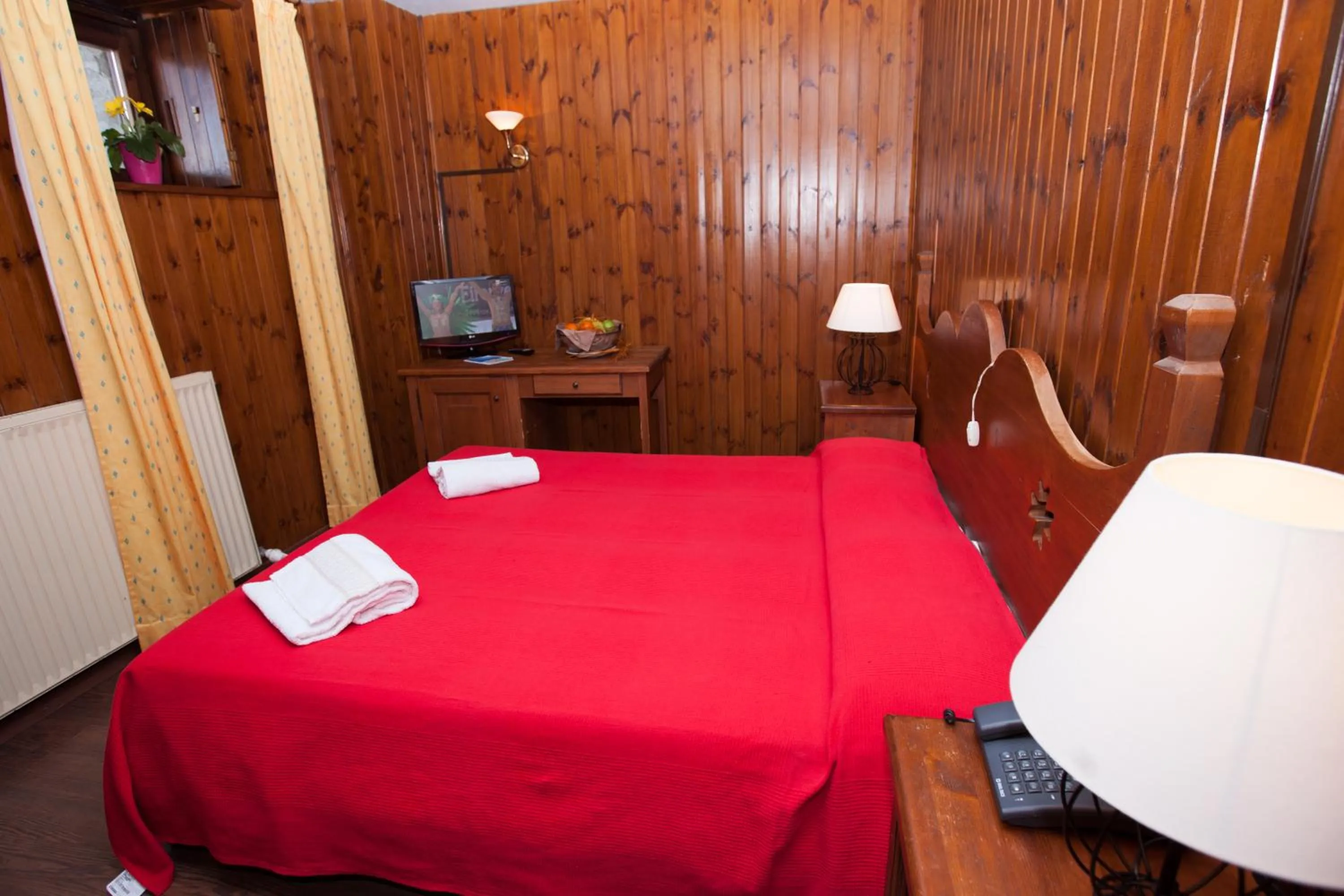 Bedroom, Bed in Club Esse Pila 2000