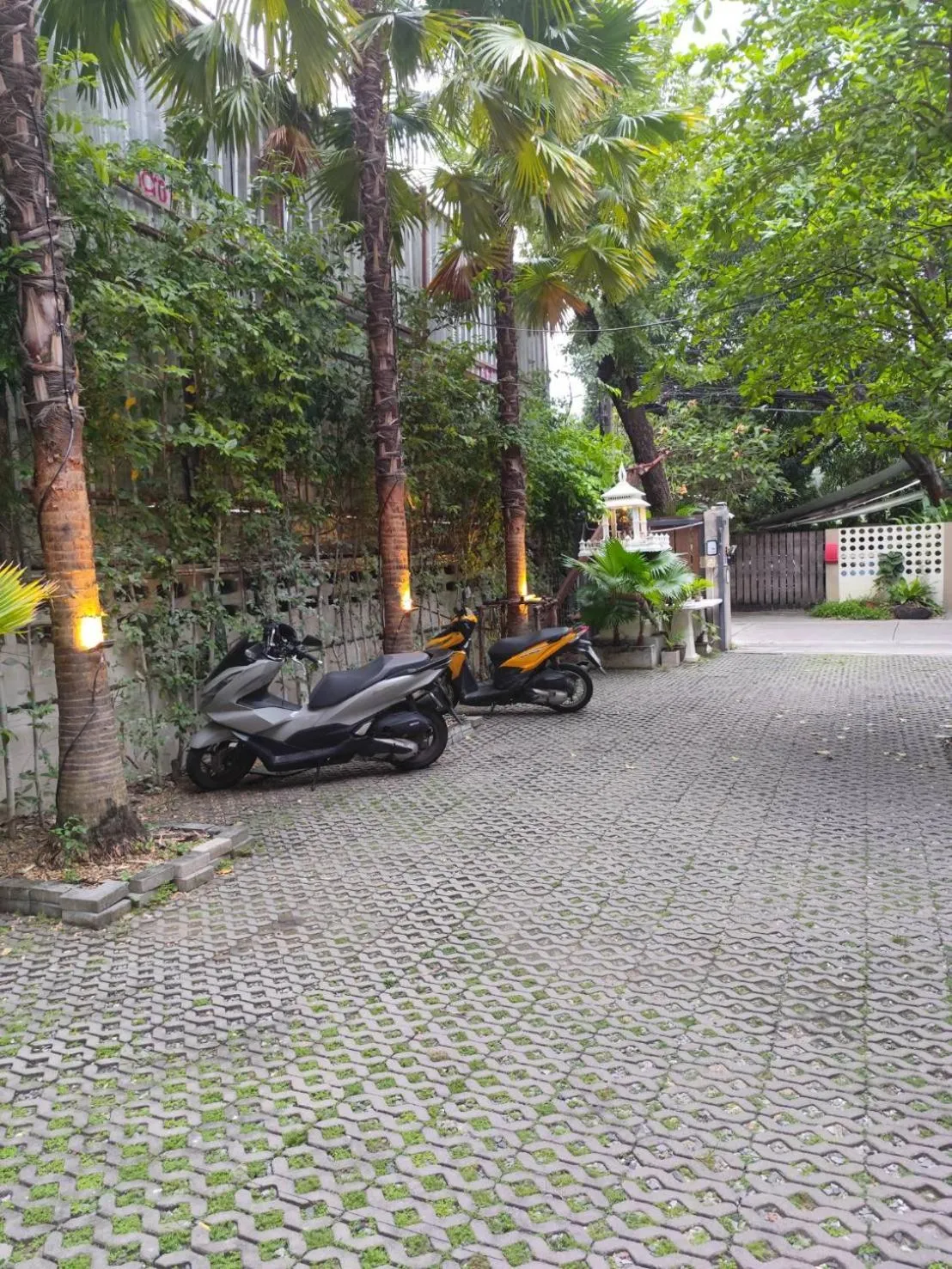 Facade/entrance in Nest by Sangob