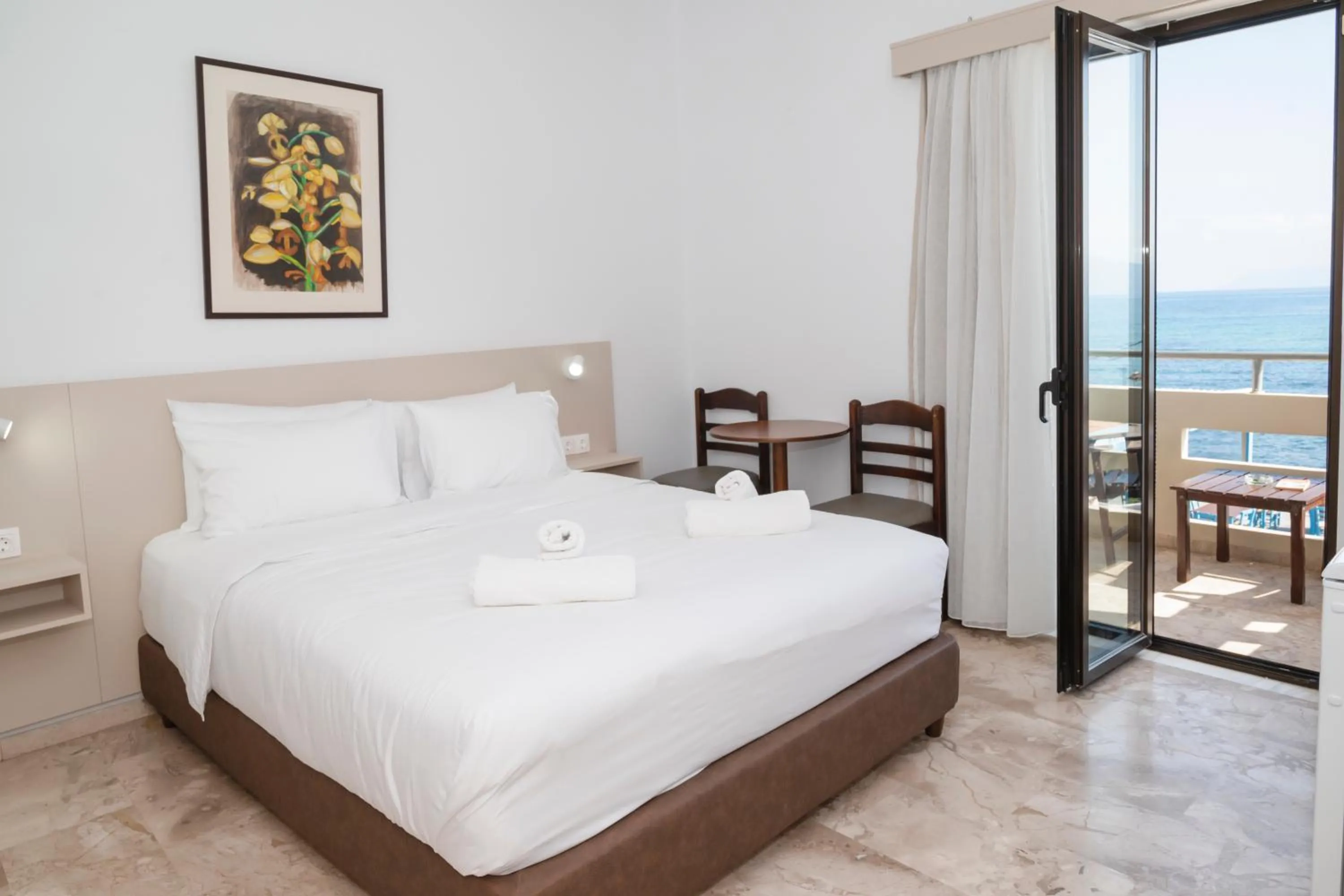 Photo of the whole room, Bed in Argo Rooms-Papadakis