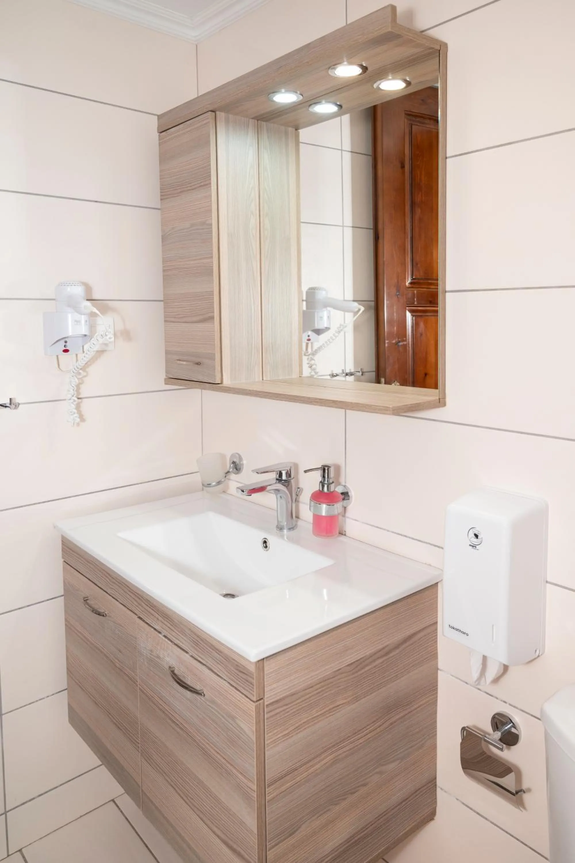 Toilet in Argo Rooms-Papadakis