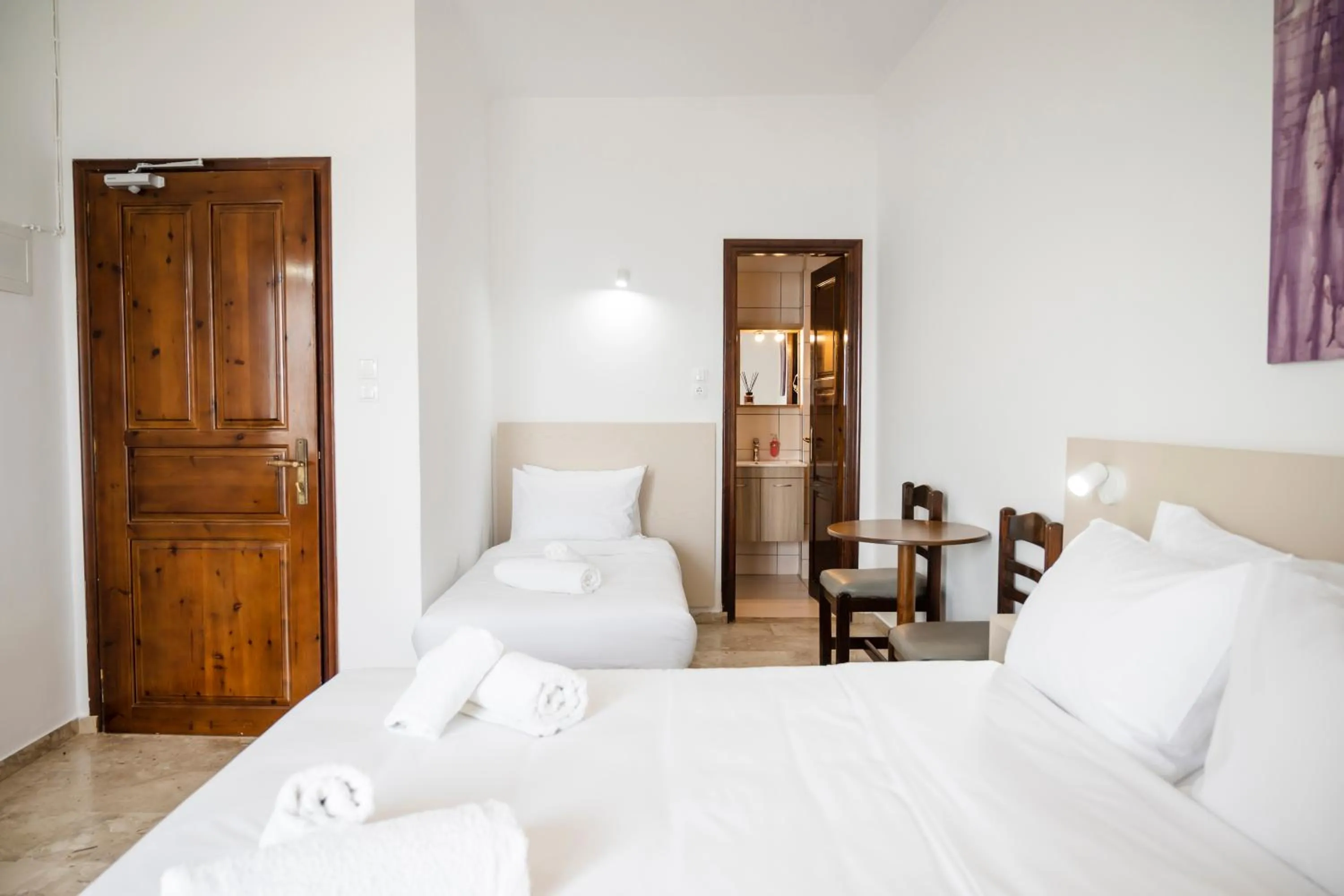 Photo of the whole room, Bed in Argo Rooms-Papadakis