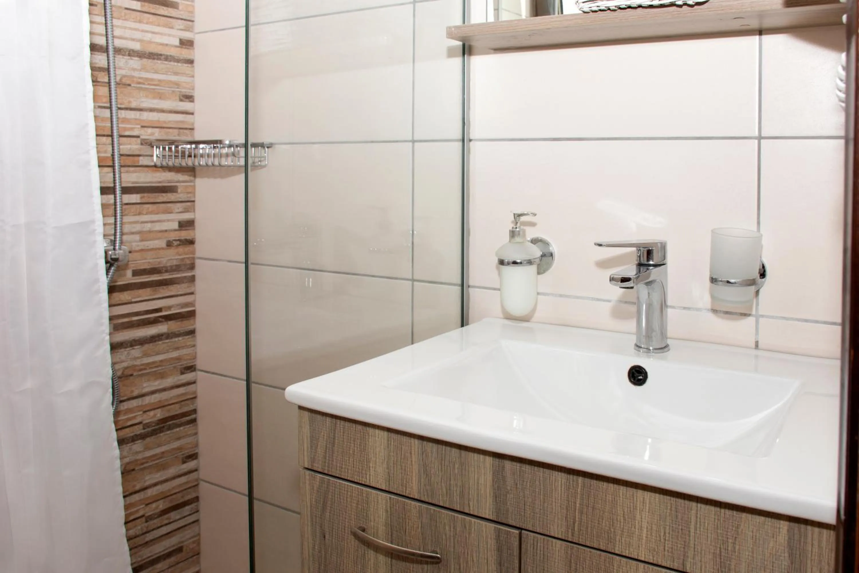 Bathroom in Argo Rooms-Papadakis