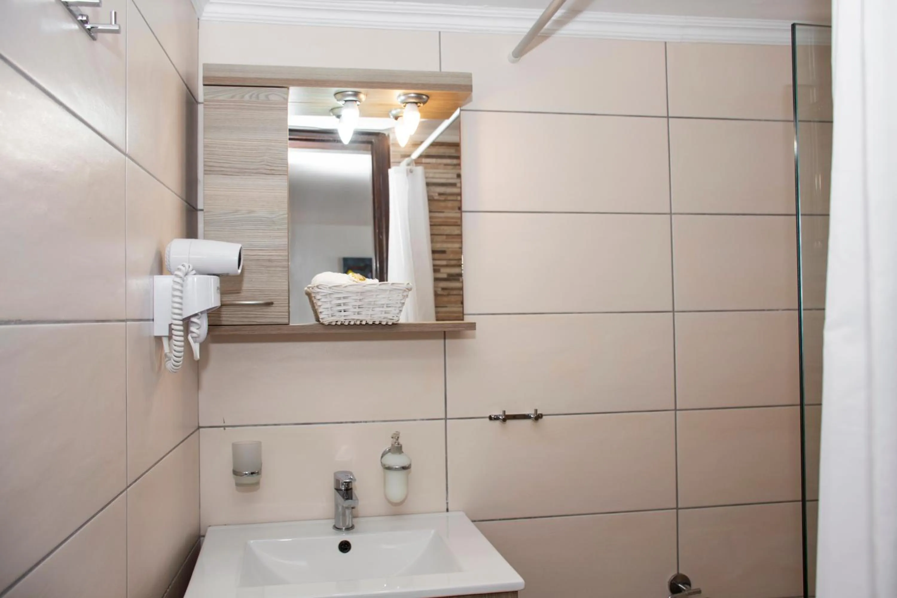 Bathroom in Argo Rooms-Papadakis