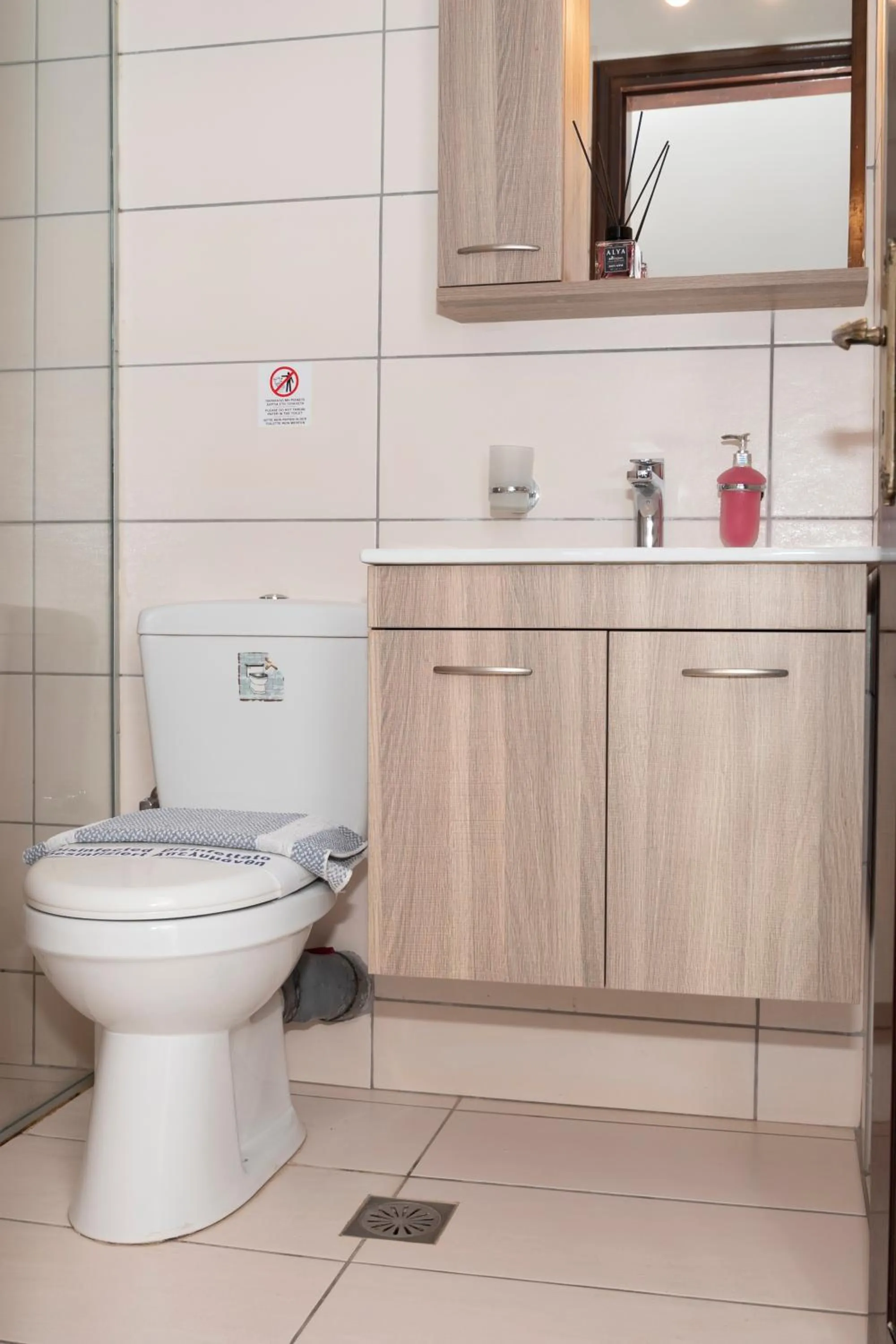 Toilet in Argo Rooms-Papadakis