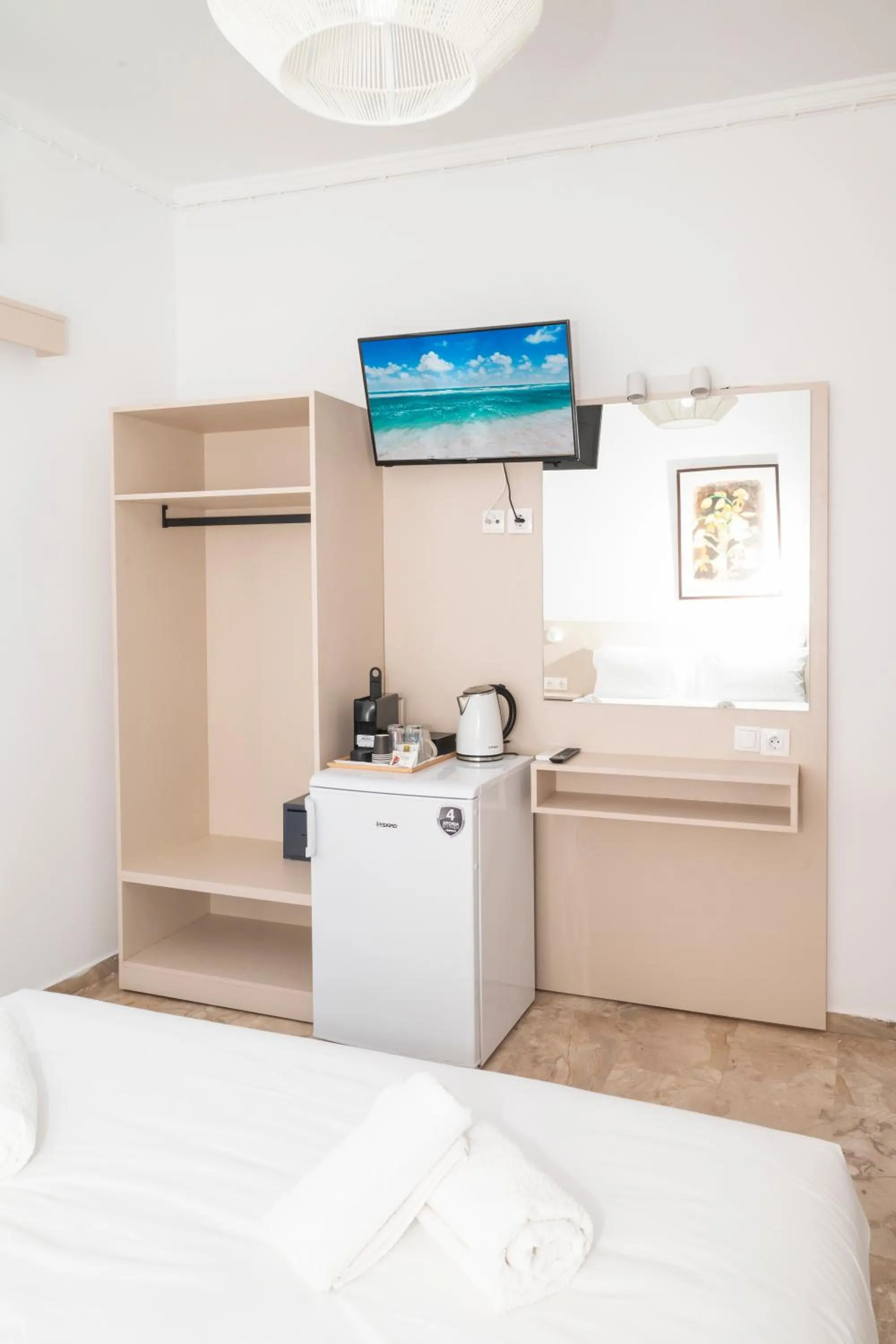 Photo of the whole room, Bed in Argo Rooms-Papadakis