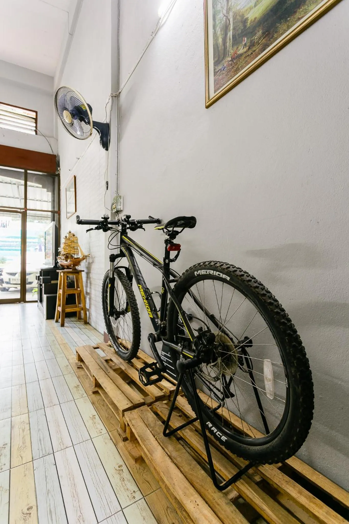 Communal lounge/ TV room in Malai Place Lampang