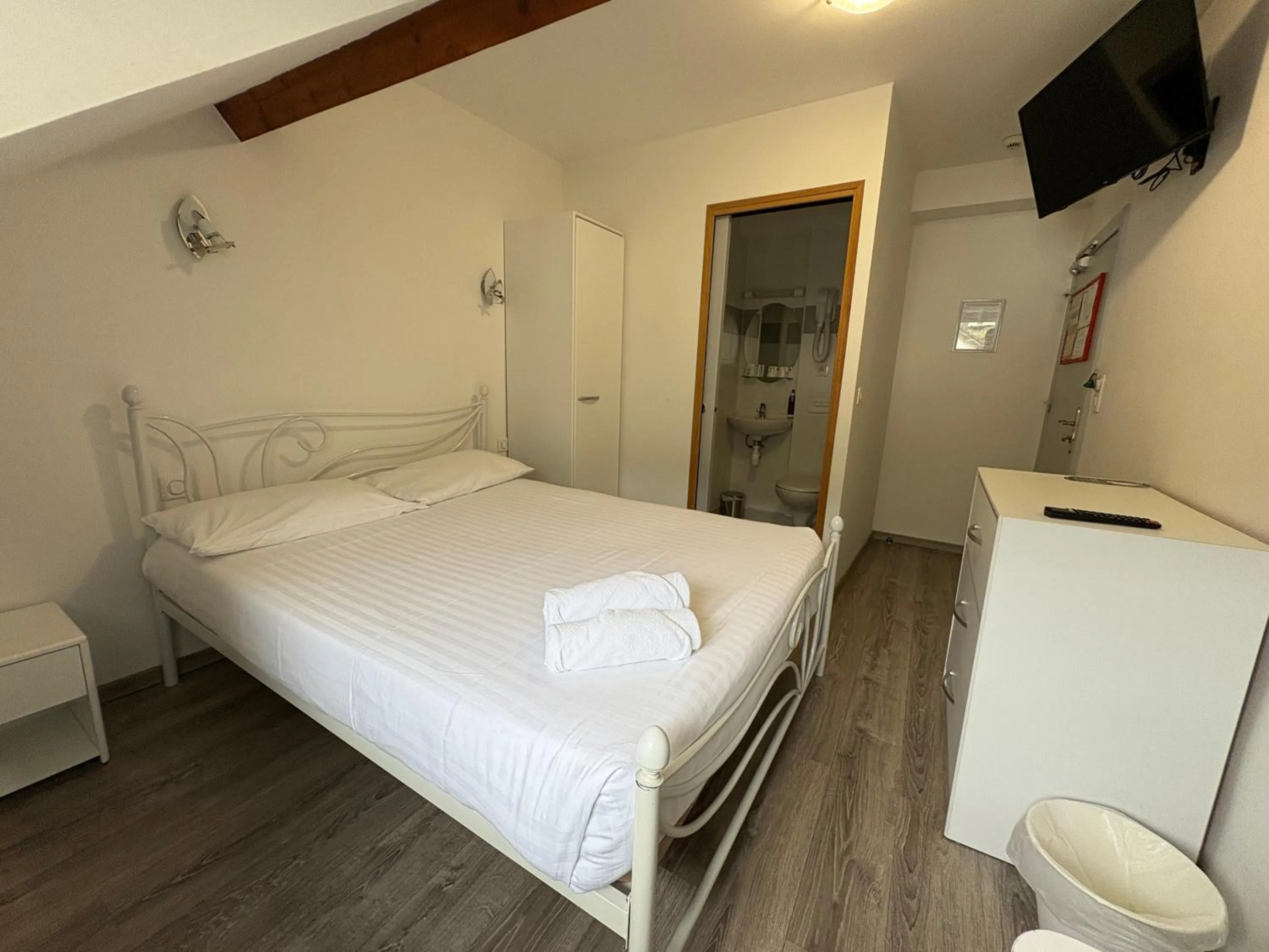 Bed in Hôtel Le Bellevue