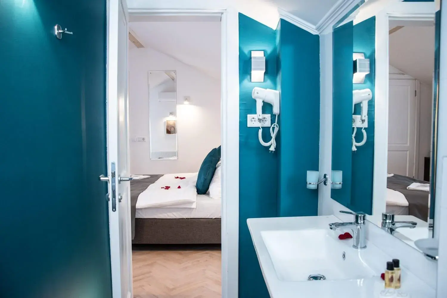 Two-Bedroom Apartment with Balcony in Heritage Hotel Petrakija Two-Bedroom Apartment with Balcony in Heritage Hotel Petrakija