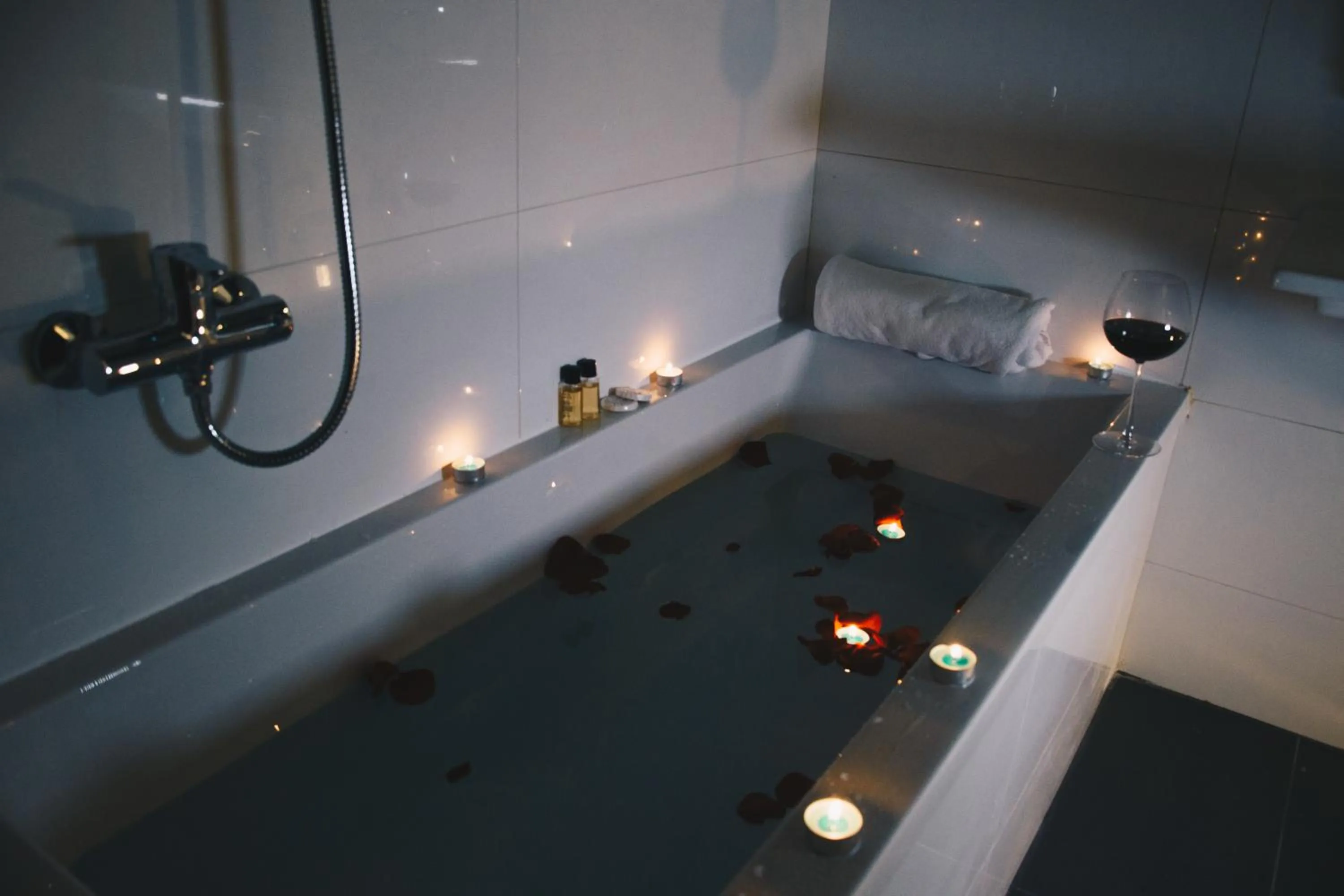 Hot Tub in Heritage Hotel Petrakija