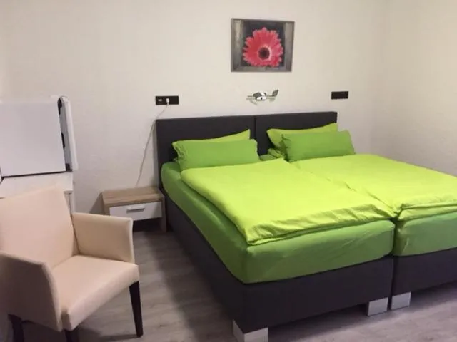 Bed in Hotel M&S garni