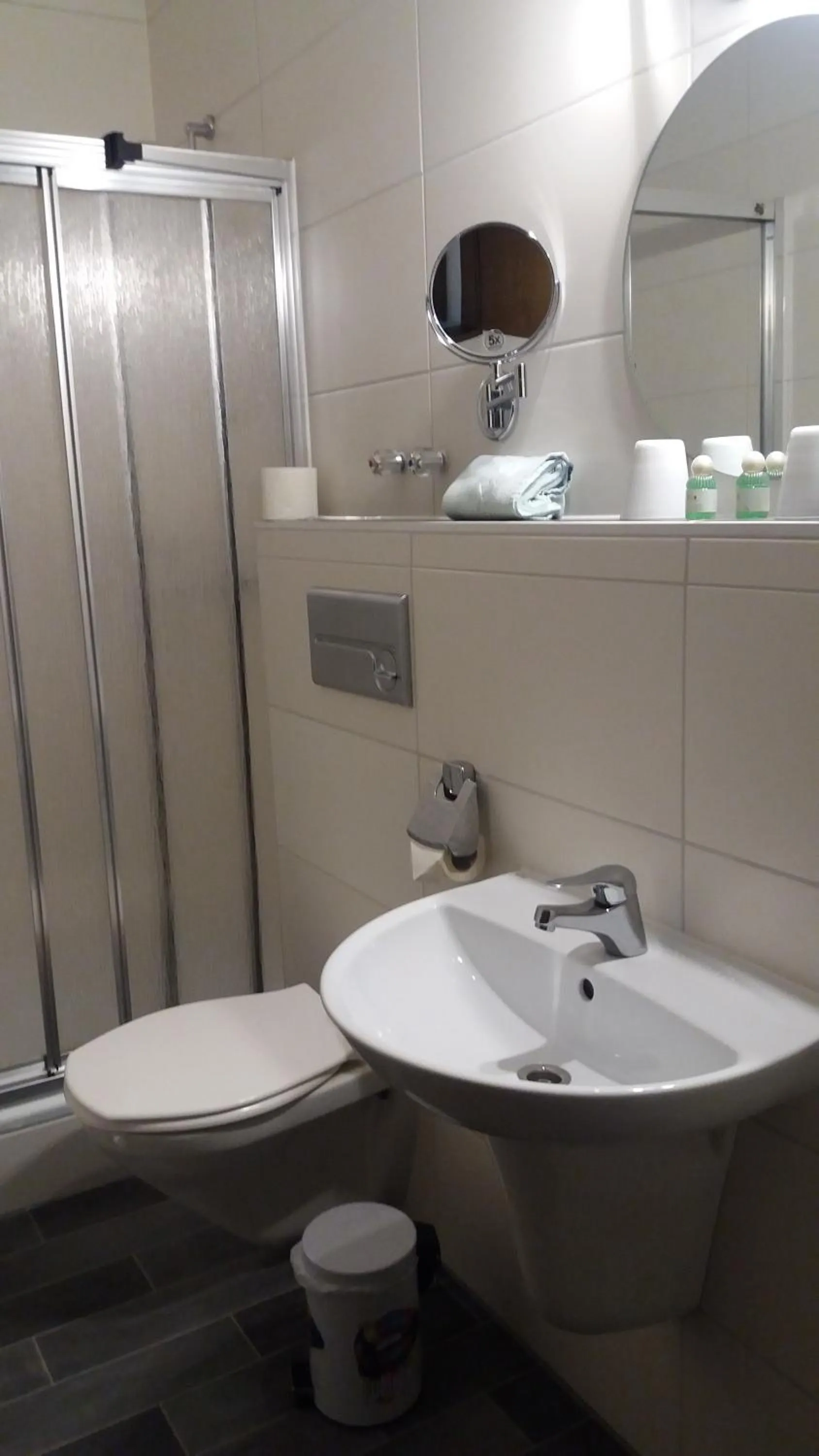 Photo of the whole room in Hotel M&S garni