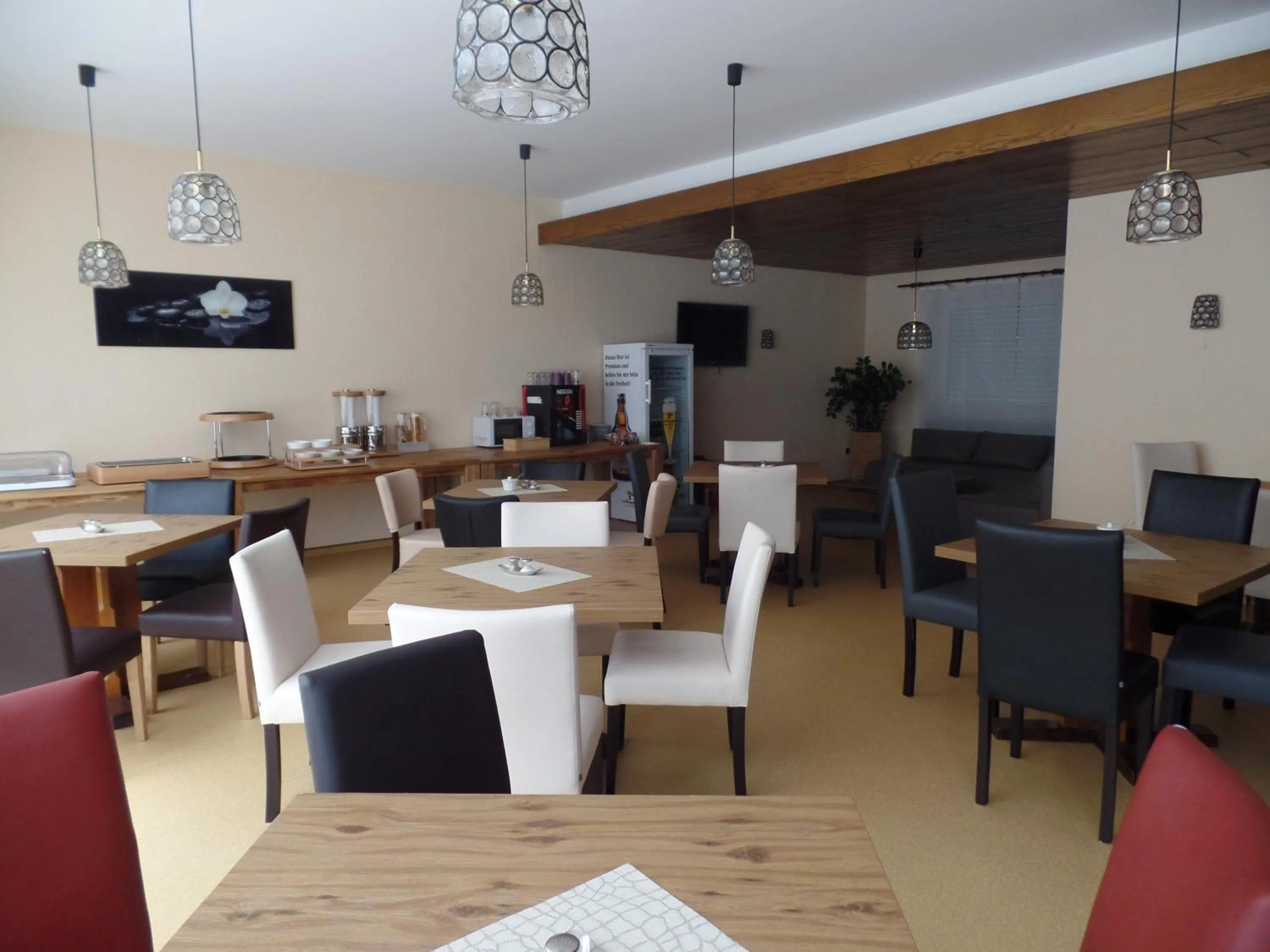 Restaurant/places to eat in Hotel M&S garni