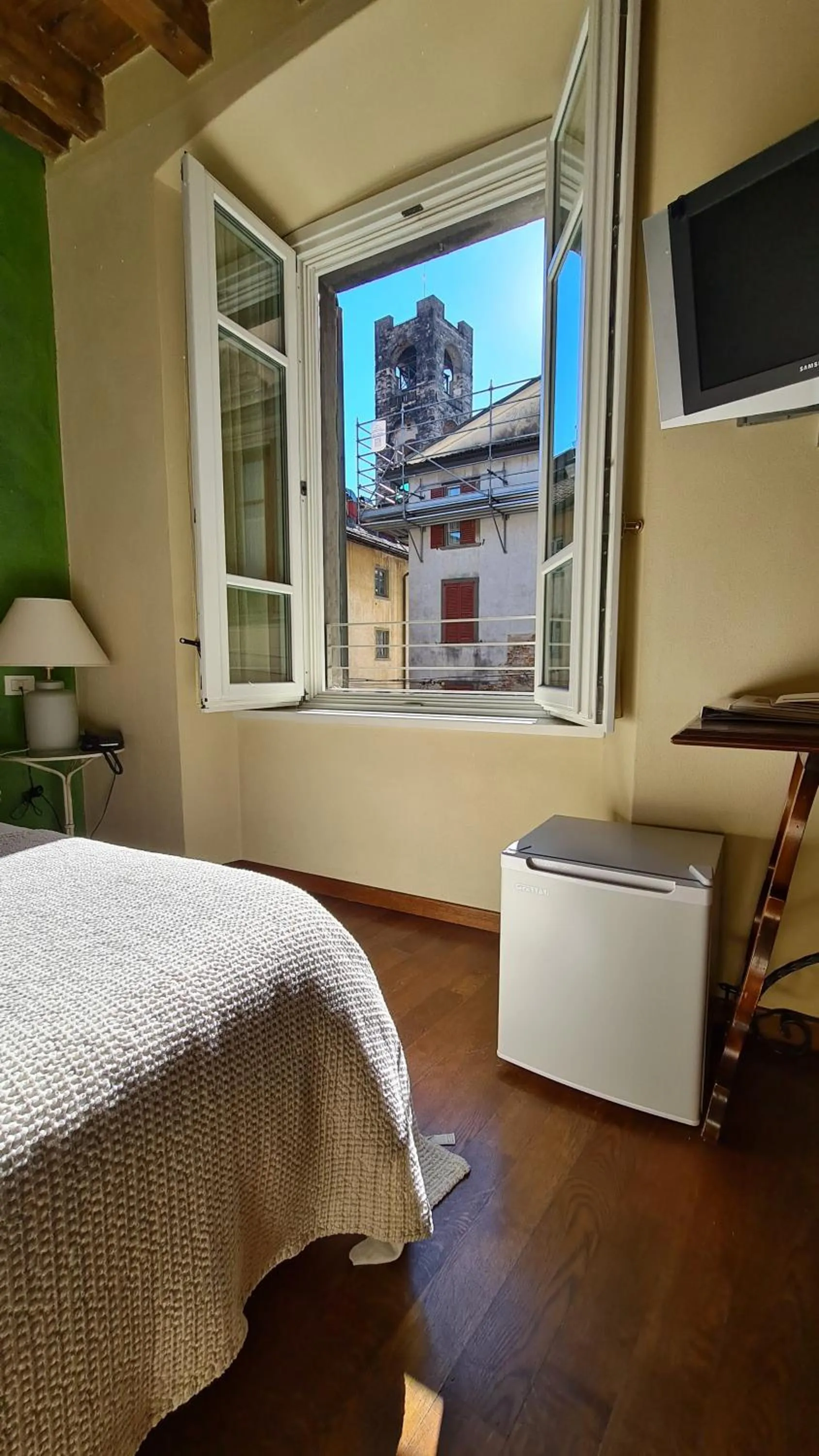 View (from property/room), Bed in Hotel Piazza Vecchia