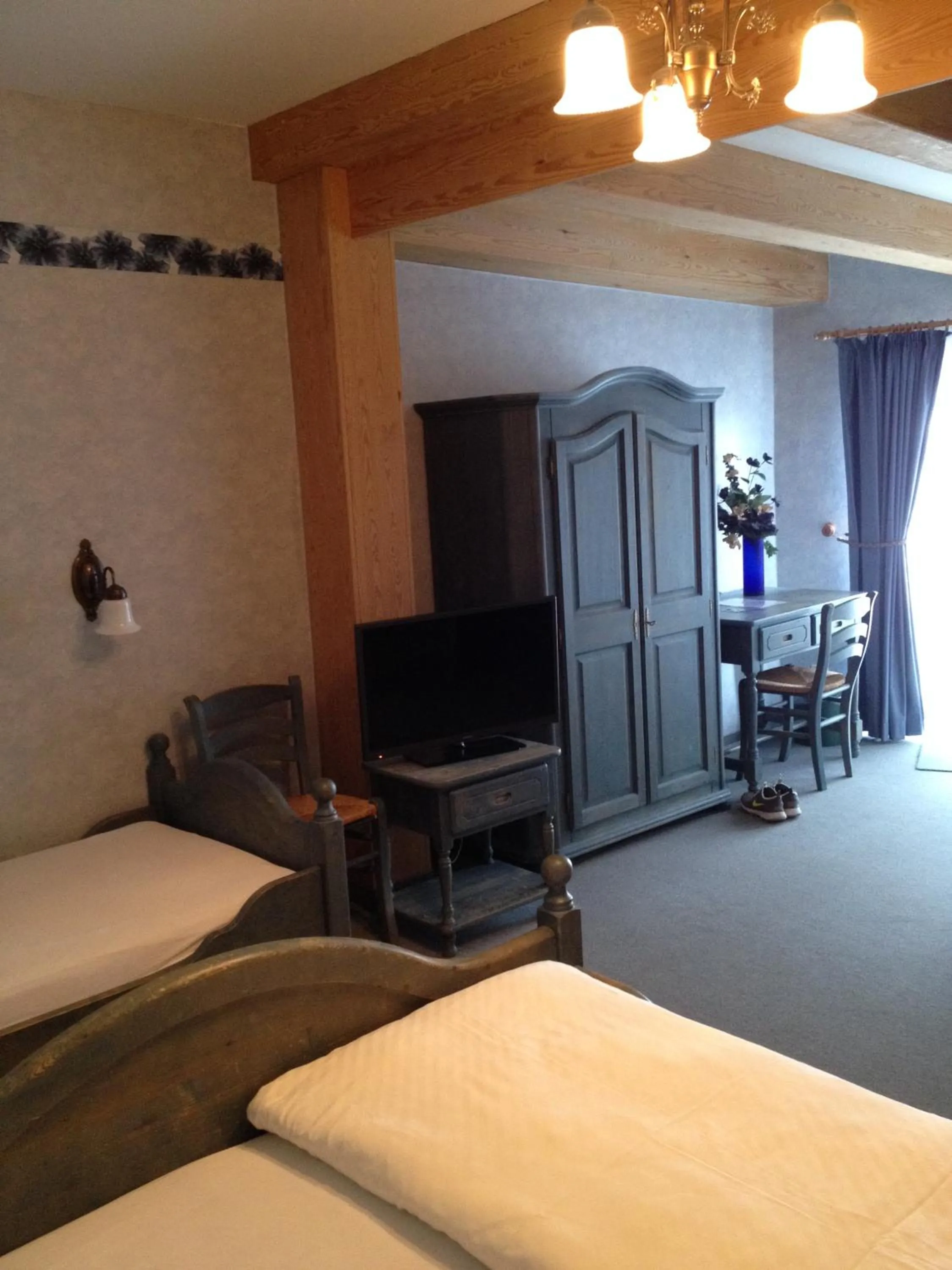 Photo of the whole room, Bed in Bergschlößchen