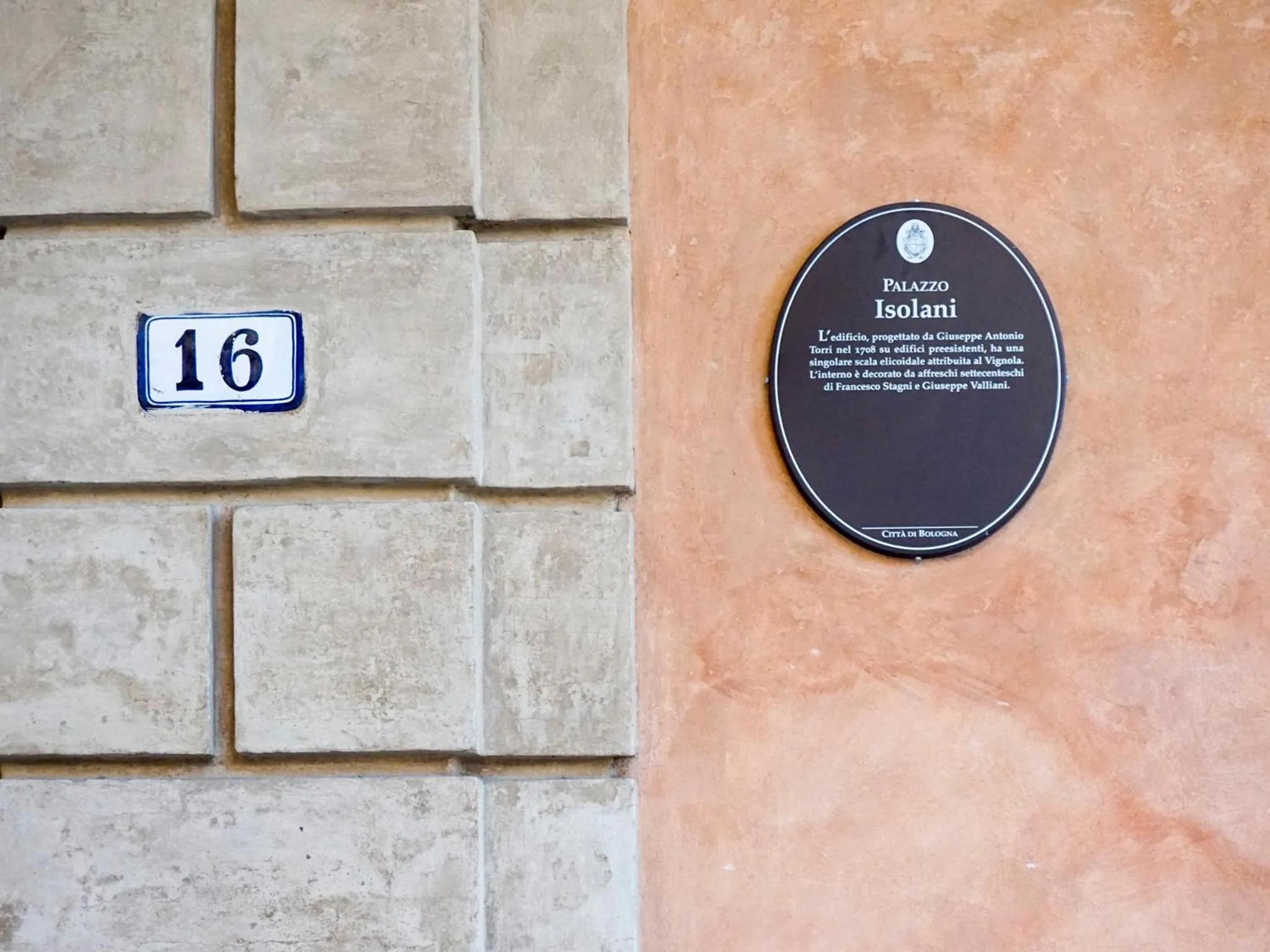Facade/entrance in Casa Isolani Charms Rooms Santo Stefano