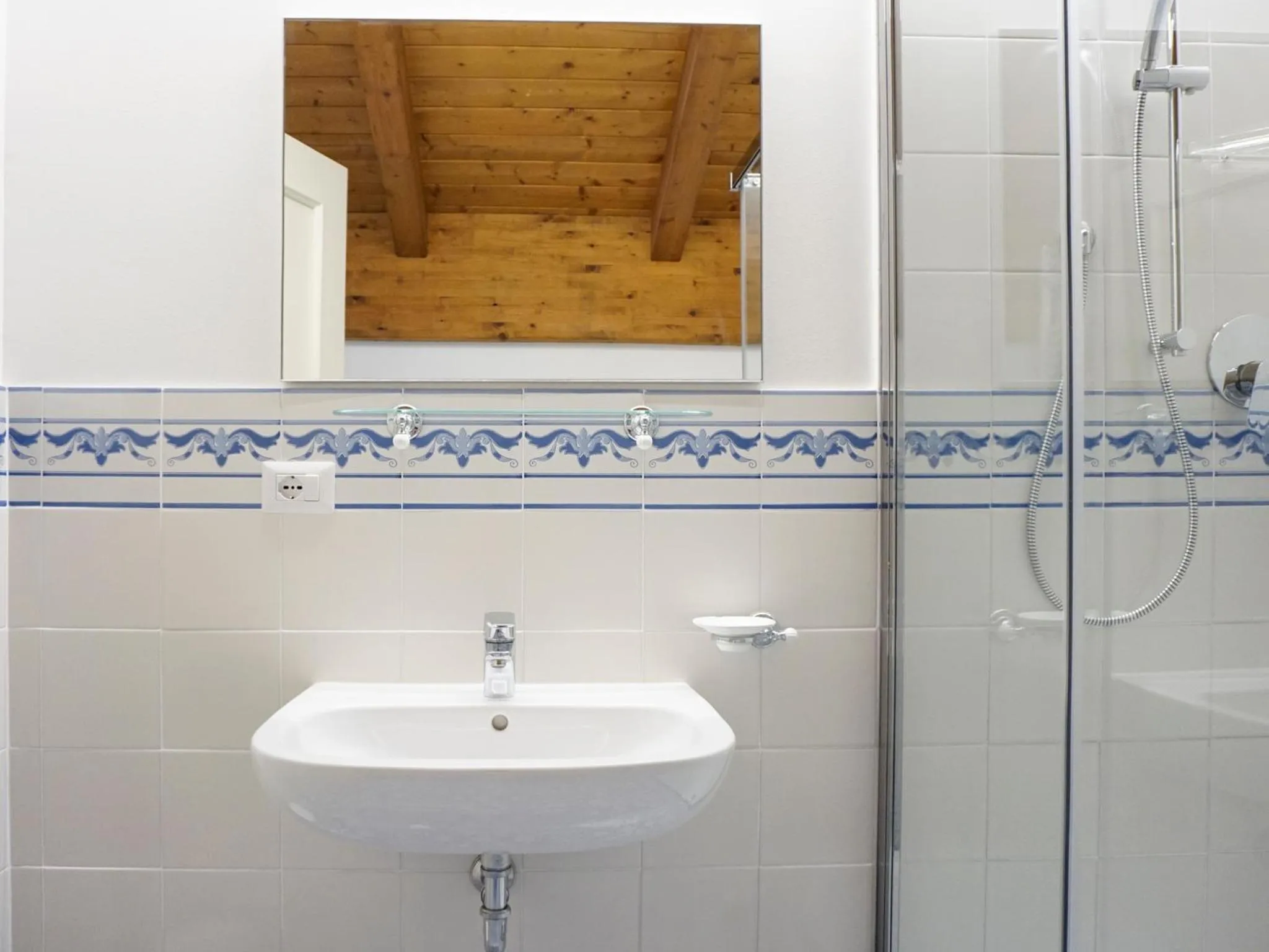 Bathroom in Casa Isolani Charms Rooms Santo Stefano