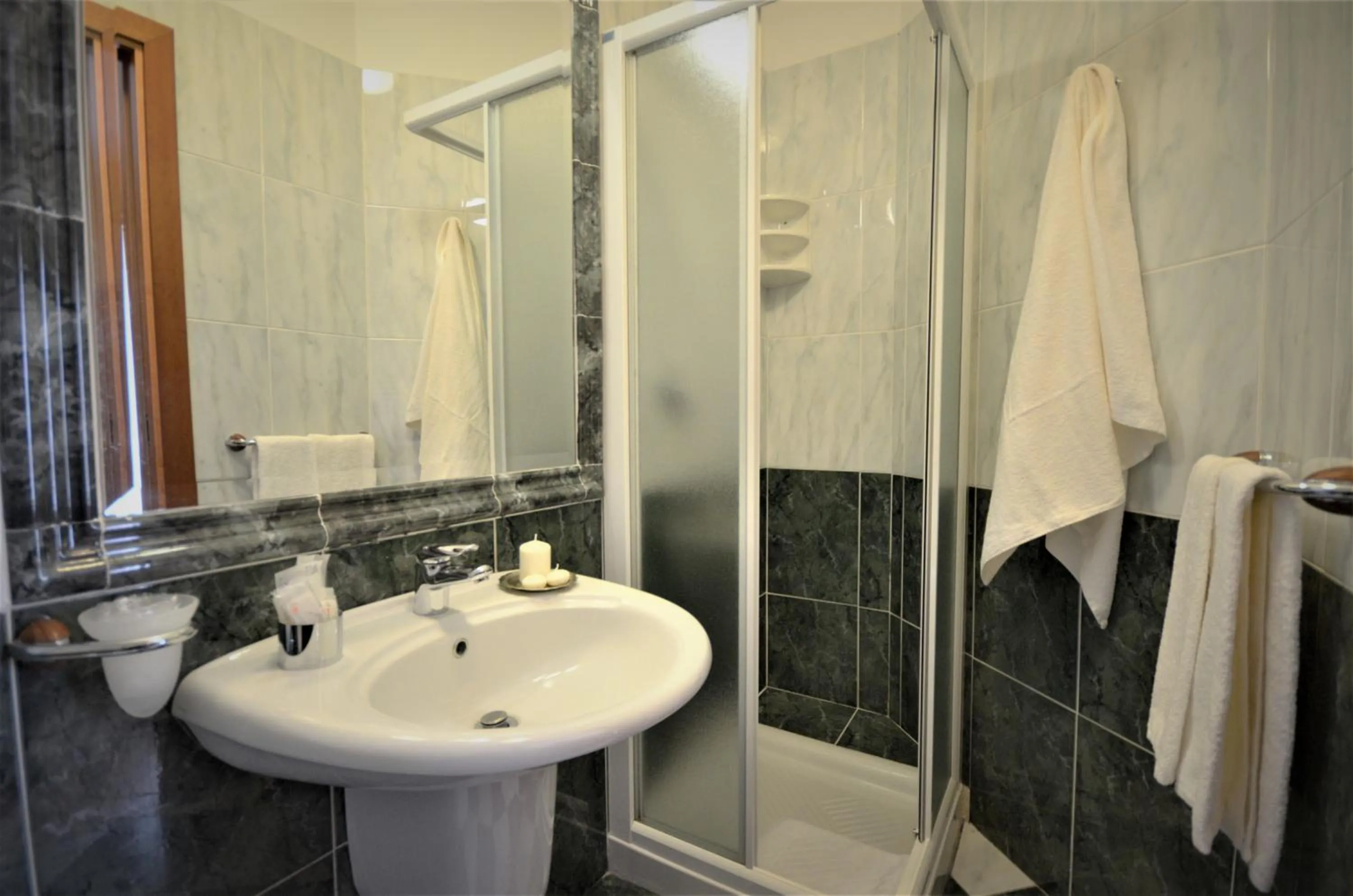 Bathroom in San Giovanni Rotondo Palace - Alihotels