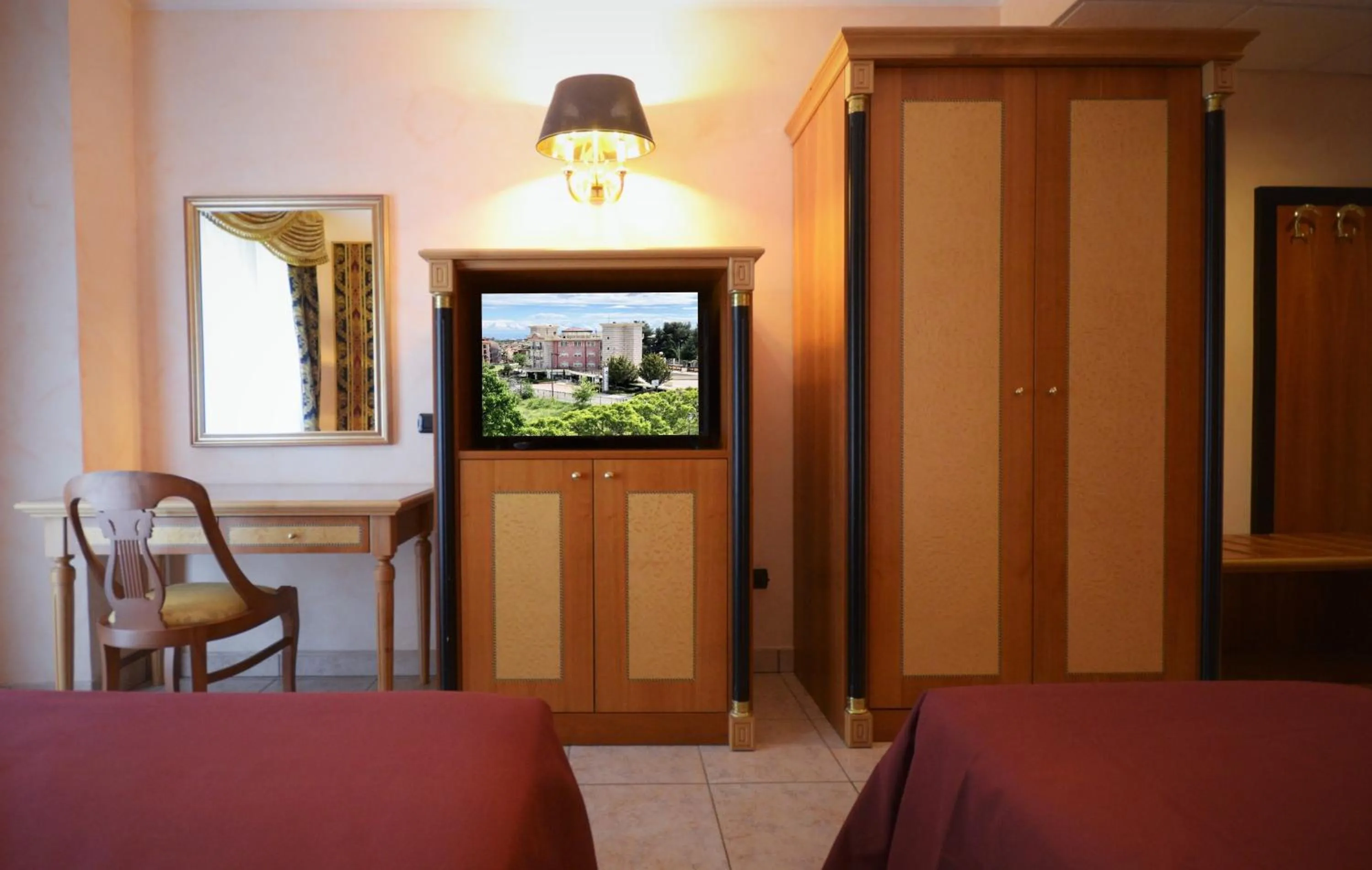 Bedroom, Bed in San Giovanni Rotondo Palace - Alihotels