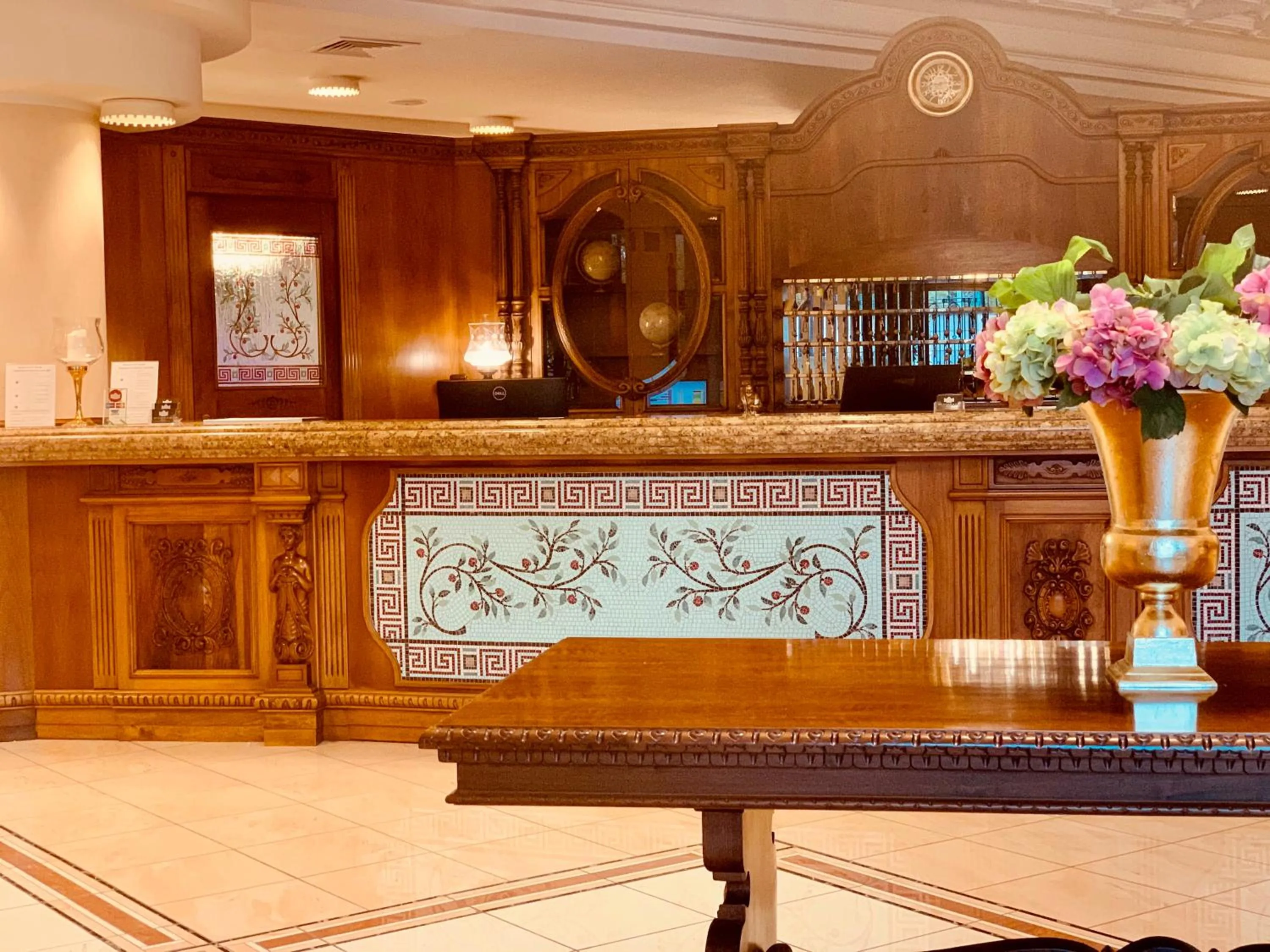 Lobby or reception in San Giovanni Rotondo Palace - Alihotels