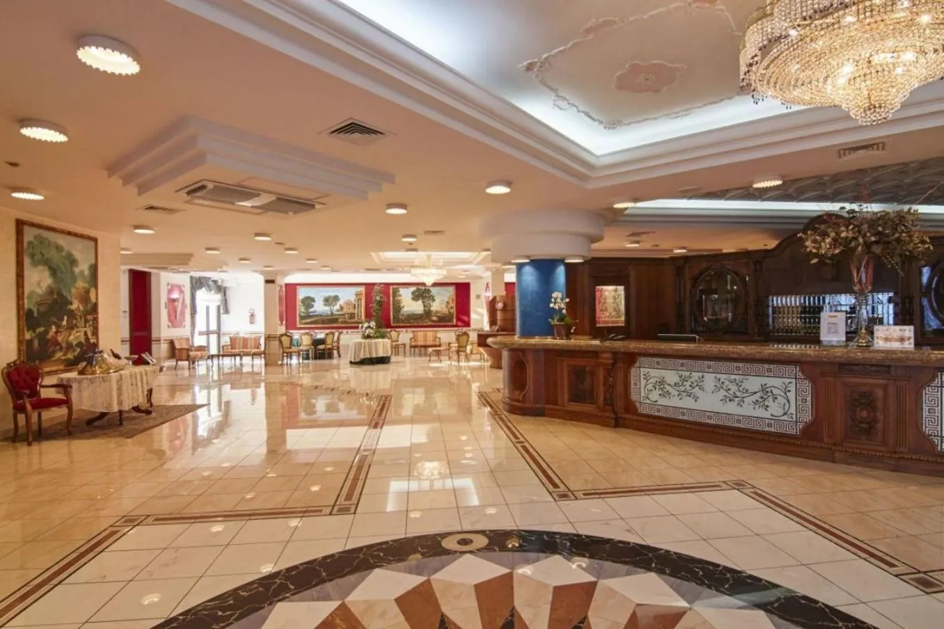 Lobby or reception in San Giovanni Rotondo Palace - Alihotels
