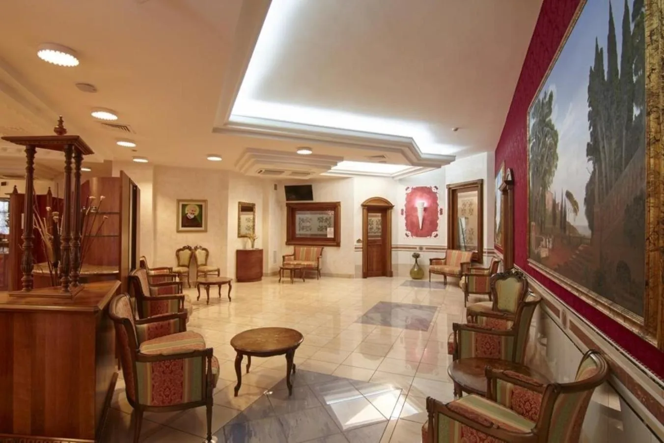 Communal lounge/ TV room in San Giovanni Rotondo Palace - Alihotels