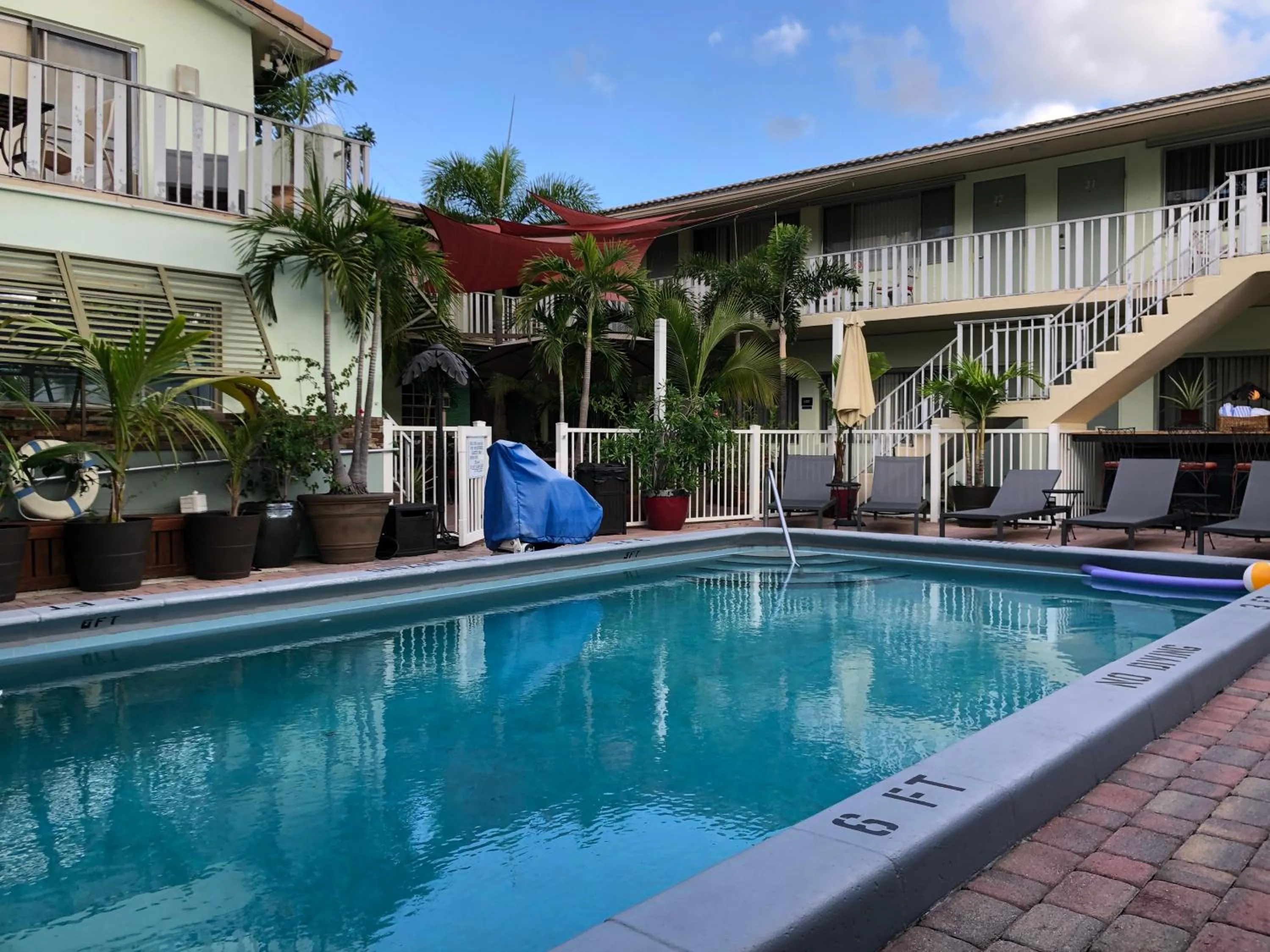 The Big Coconut Guesthouse - Gay Men's Resort