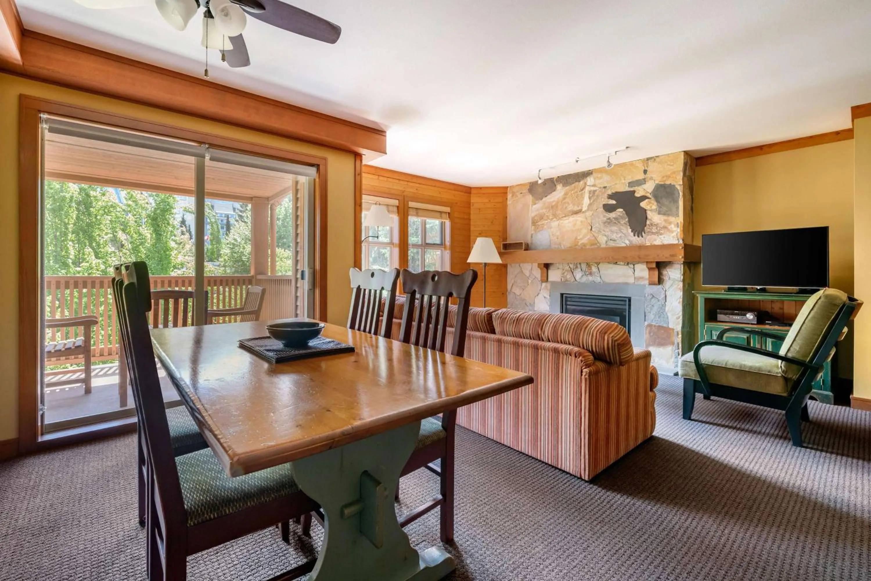 Living room in Hilton Grand Vacations Club Whistler