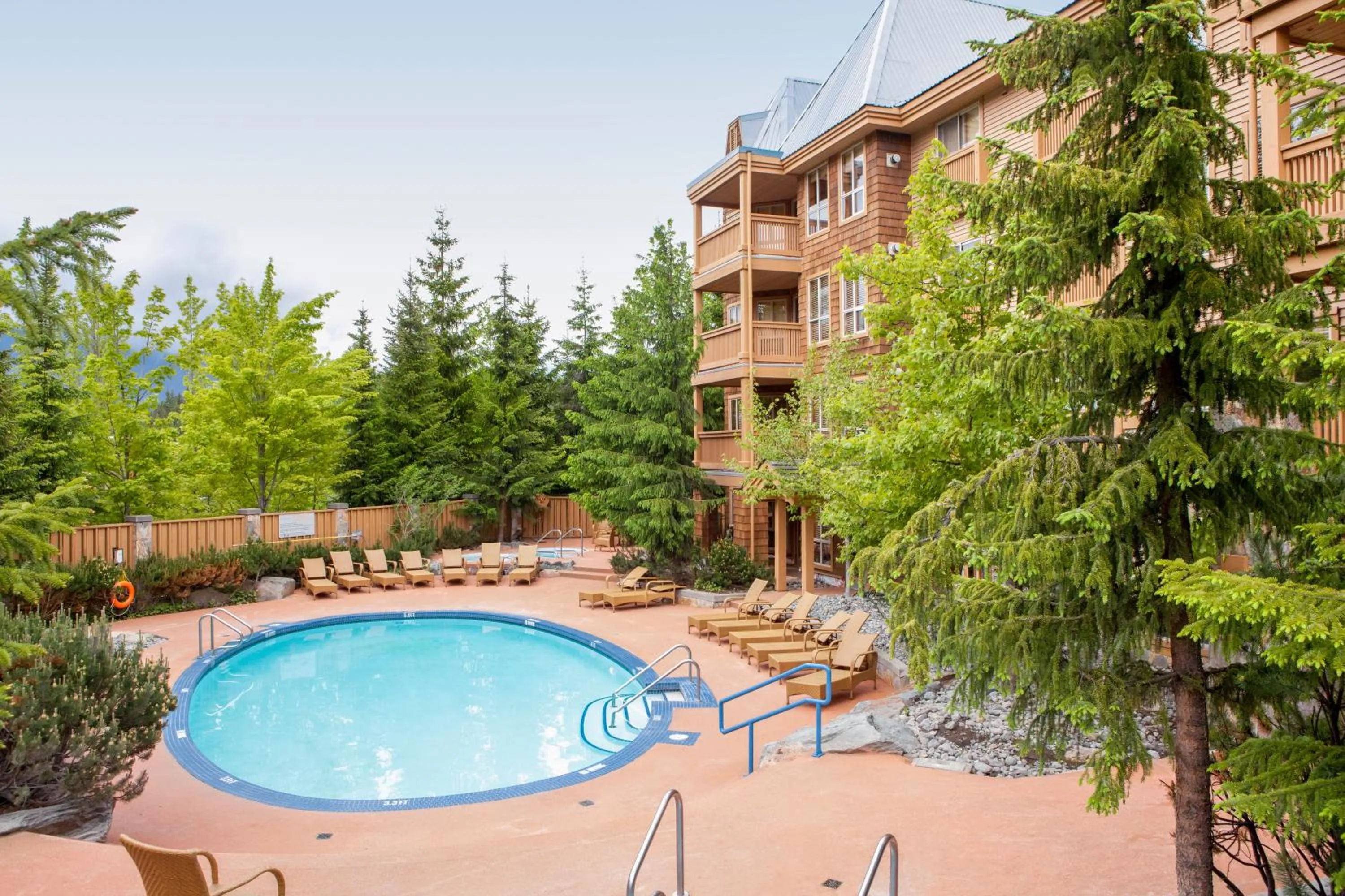Swimming pool in Hilton Grand Vacations Club Whistler