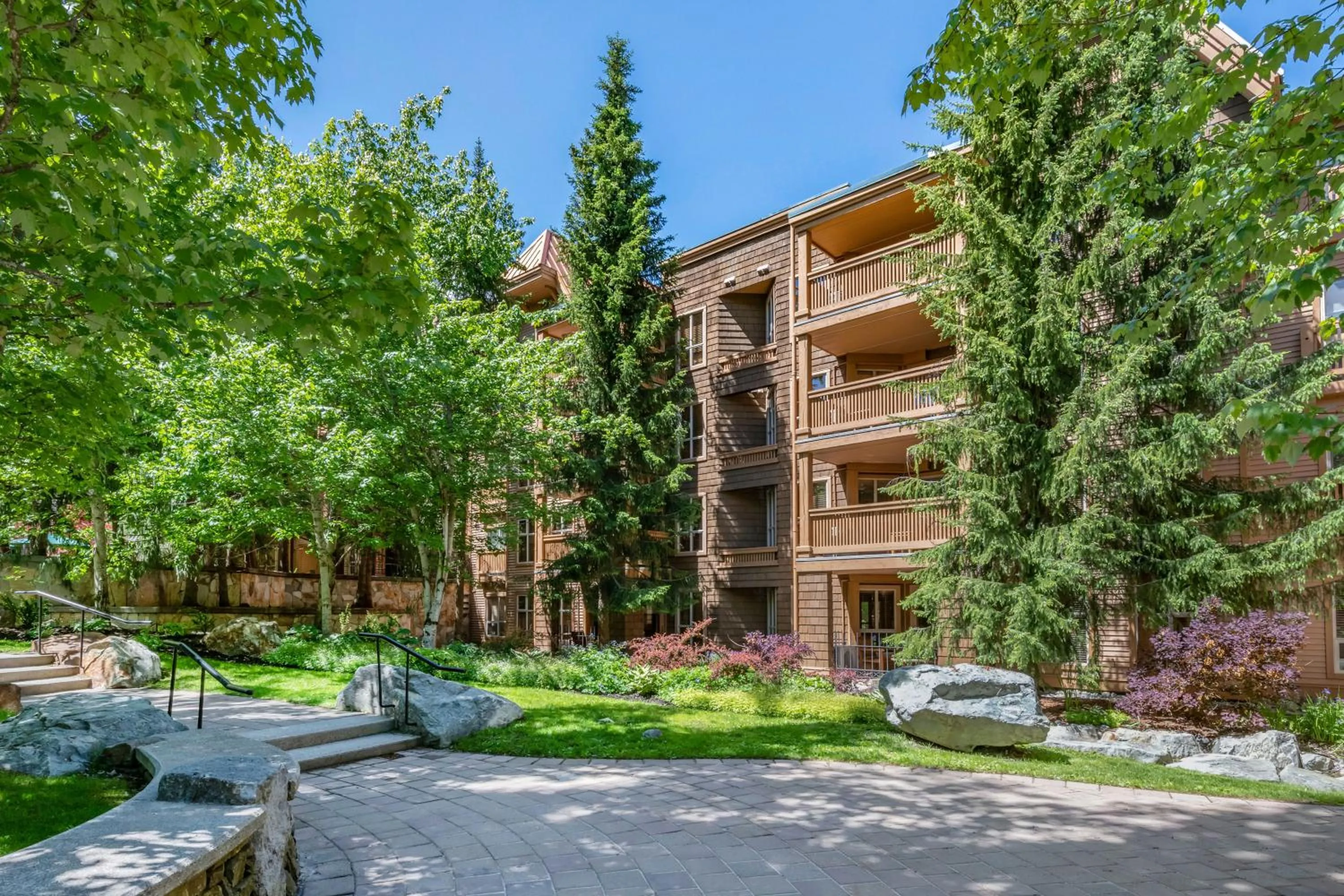 Property building in Hilton Grand Vacations Club Whistler