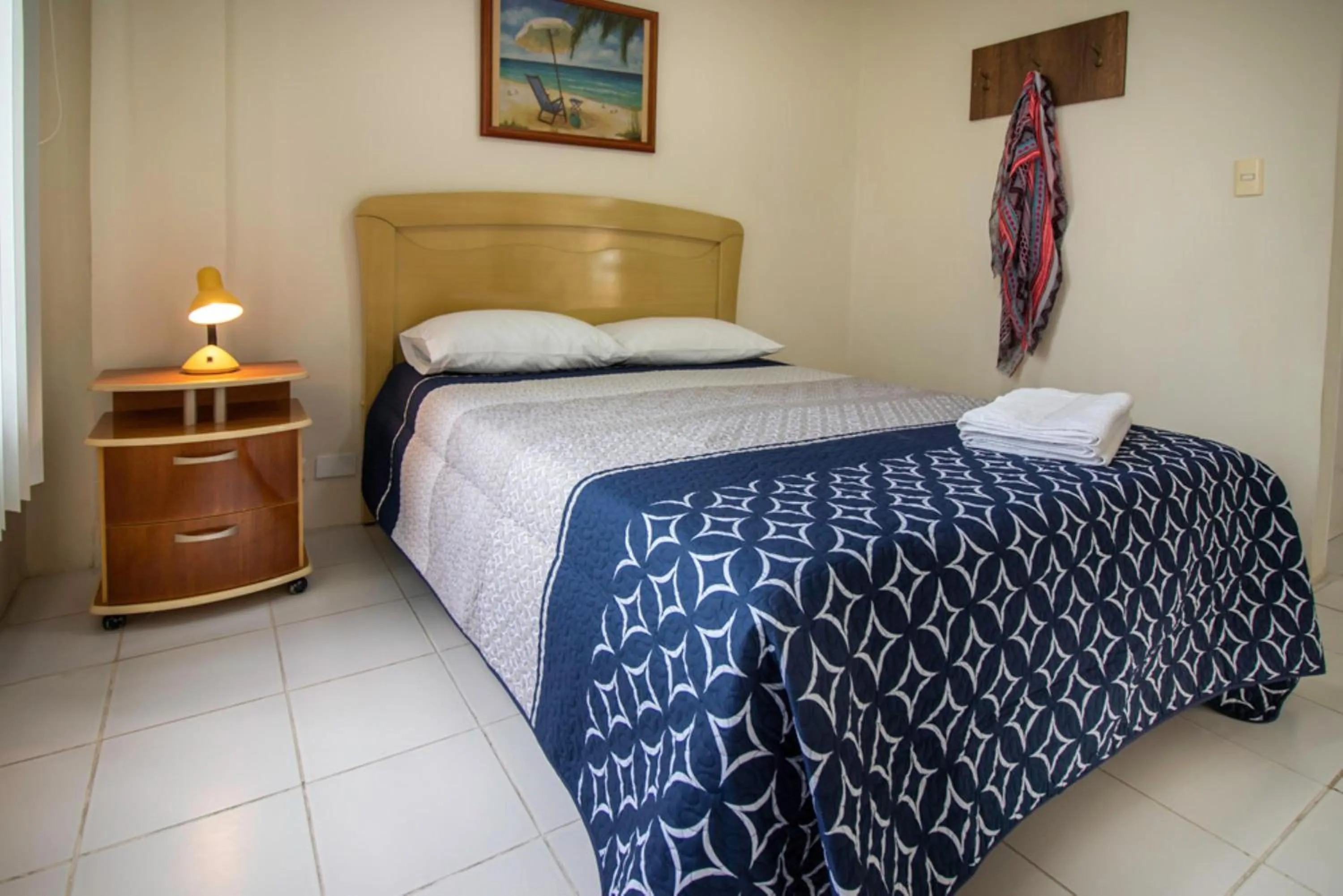 Photo of the whole room, Bed in Oceanic Lodge