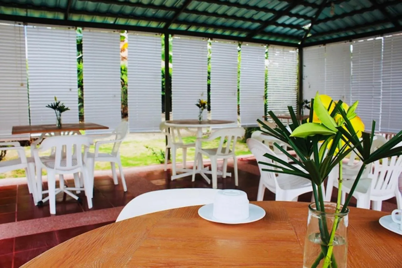 Restaurant/places to eat in Oceanic Lodge