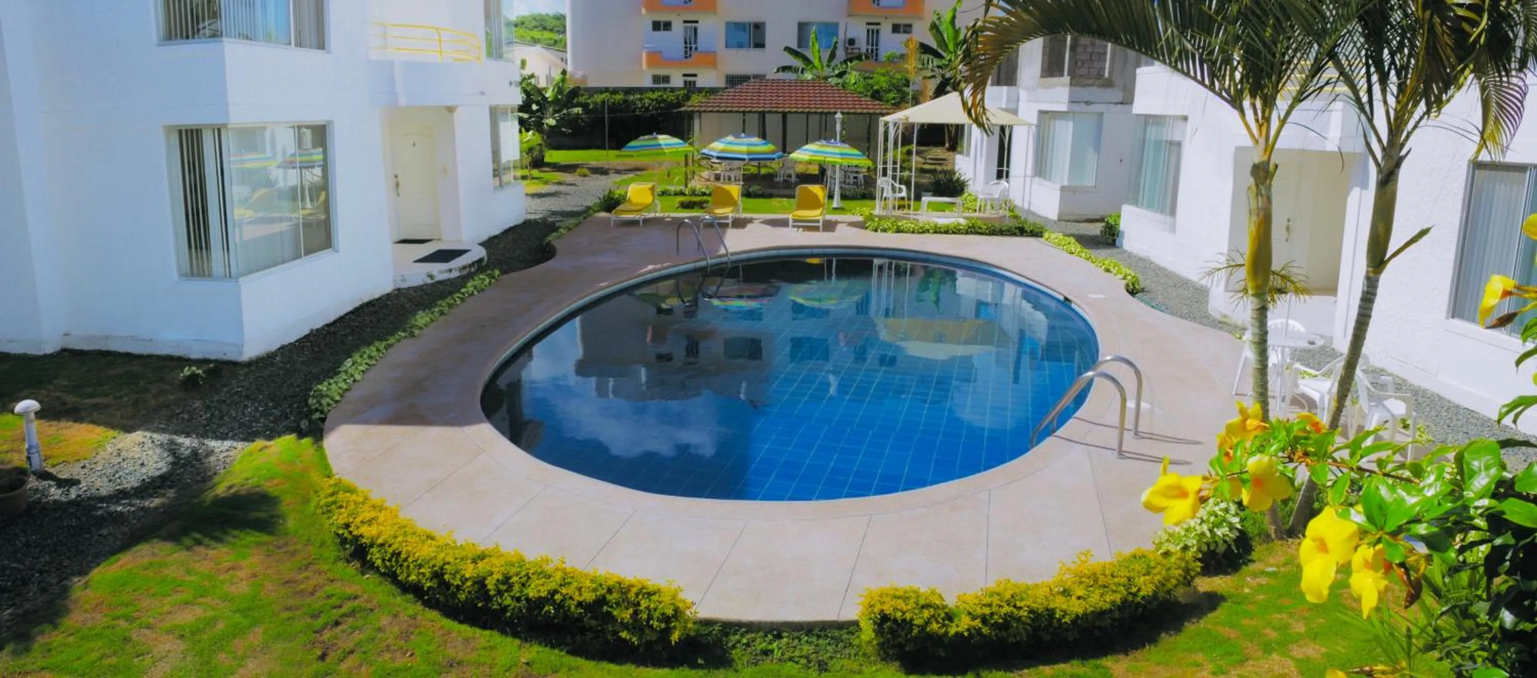 Swimming pool in Oceanic Lodge