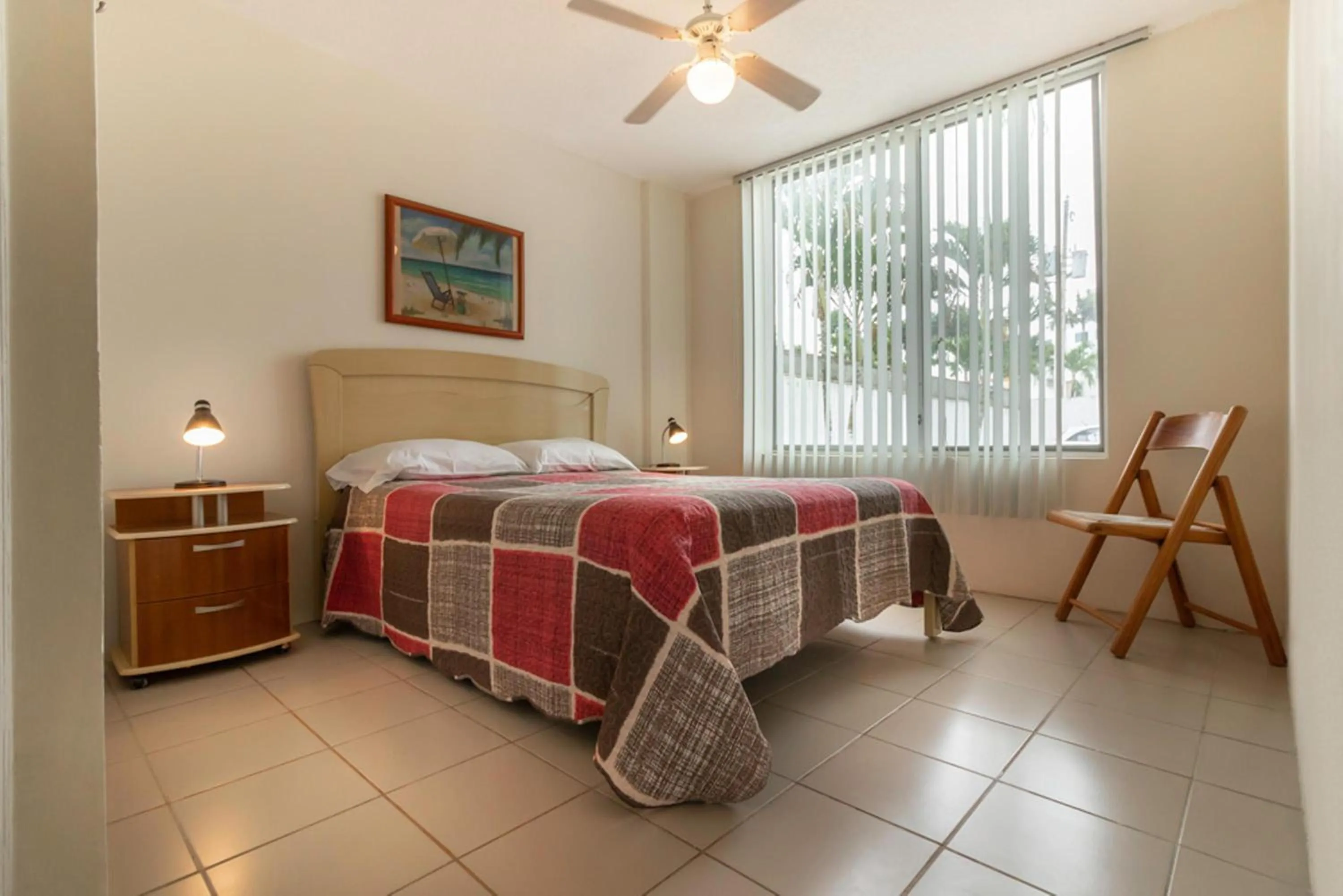 Photo of the whole room, Bed in Oceanic Lodge