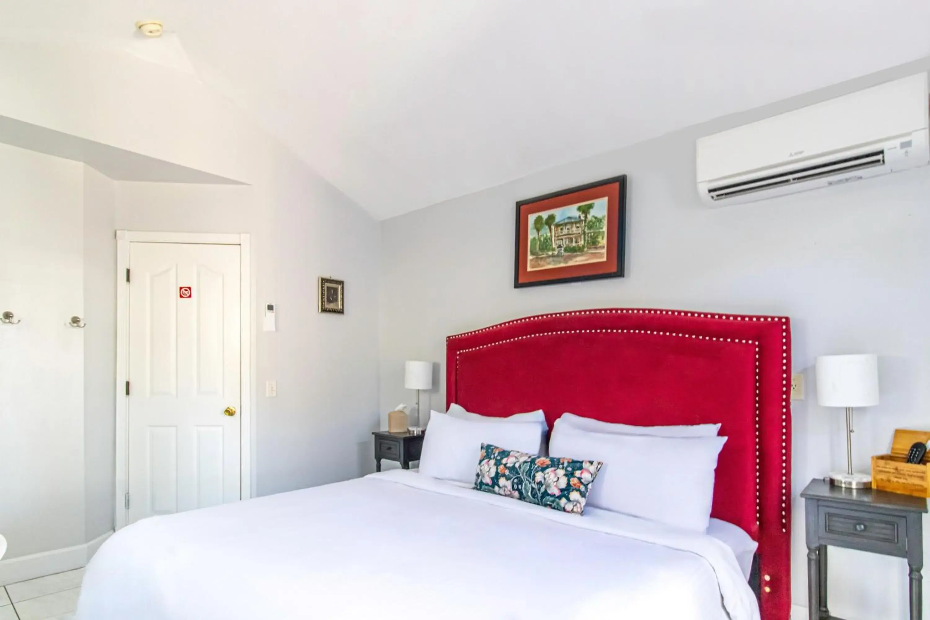 Deluxe King Room in Inn on Charlotte Boutique Hotel Deluxe King Room in Inn on Charlotte Boutique Hotel