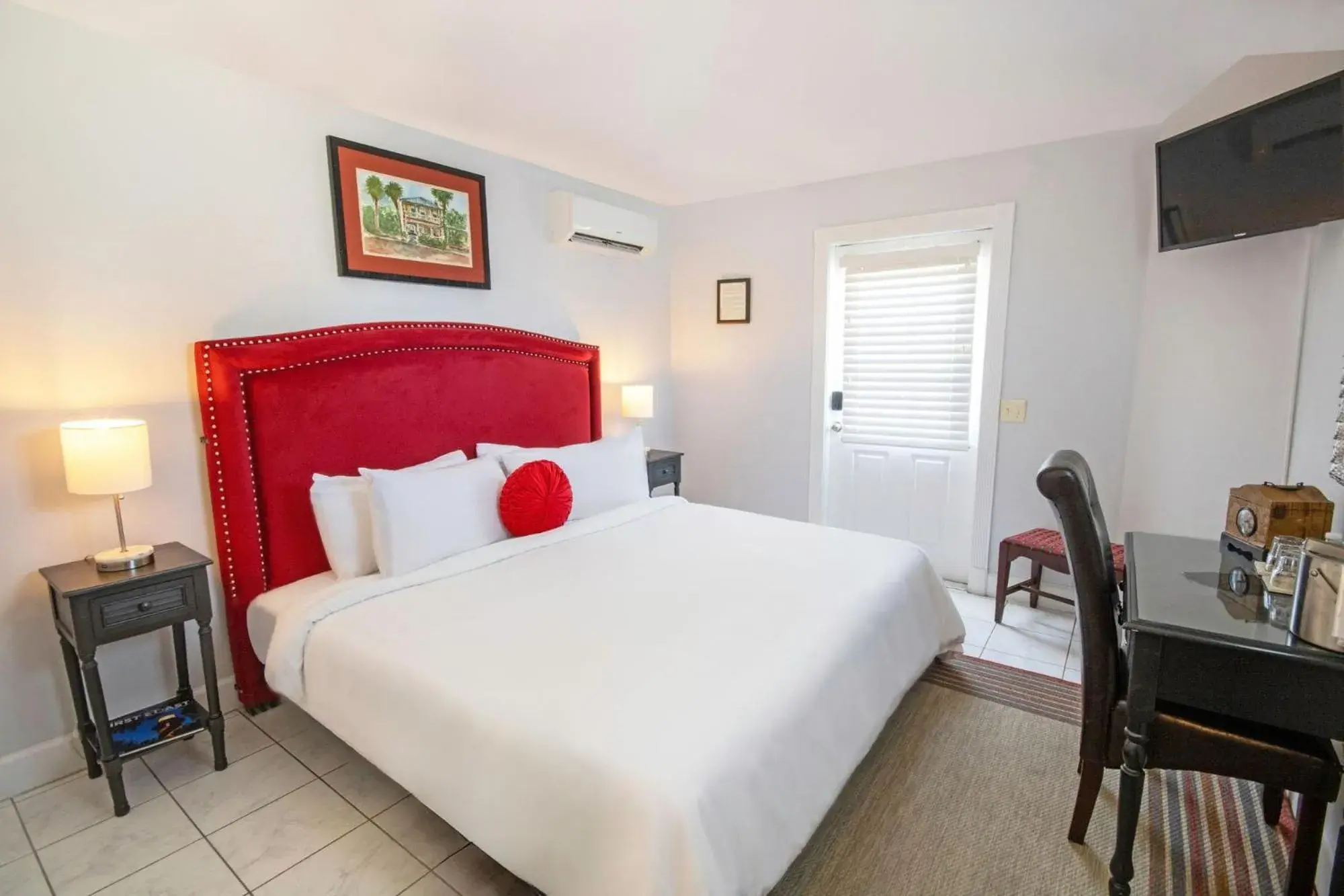 Deluxe King Room in Inn on Charlotte Boutique Hotel Deluxe King Room in Inn on Charlotte Boutique Hotel