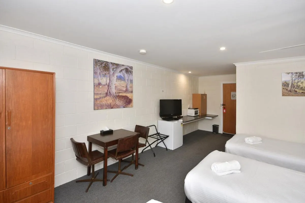 Photo of the whole room, Bed in Inglewood Motel and Caravan Park Victoria