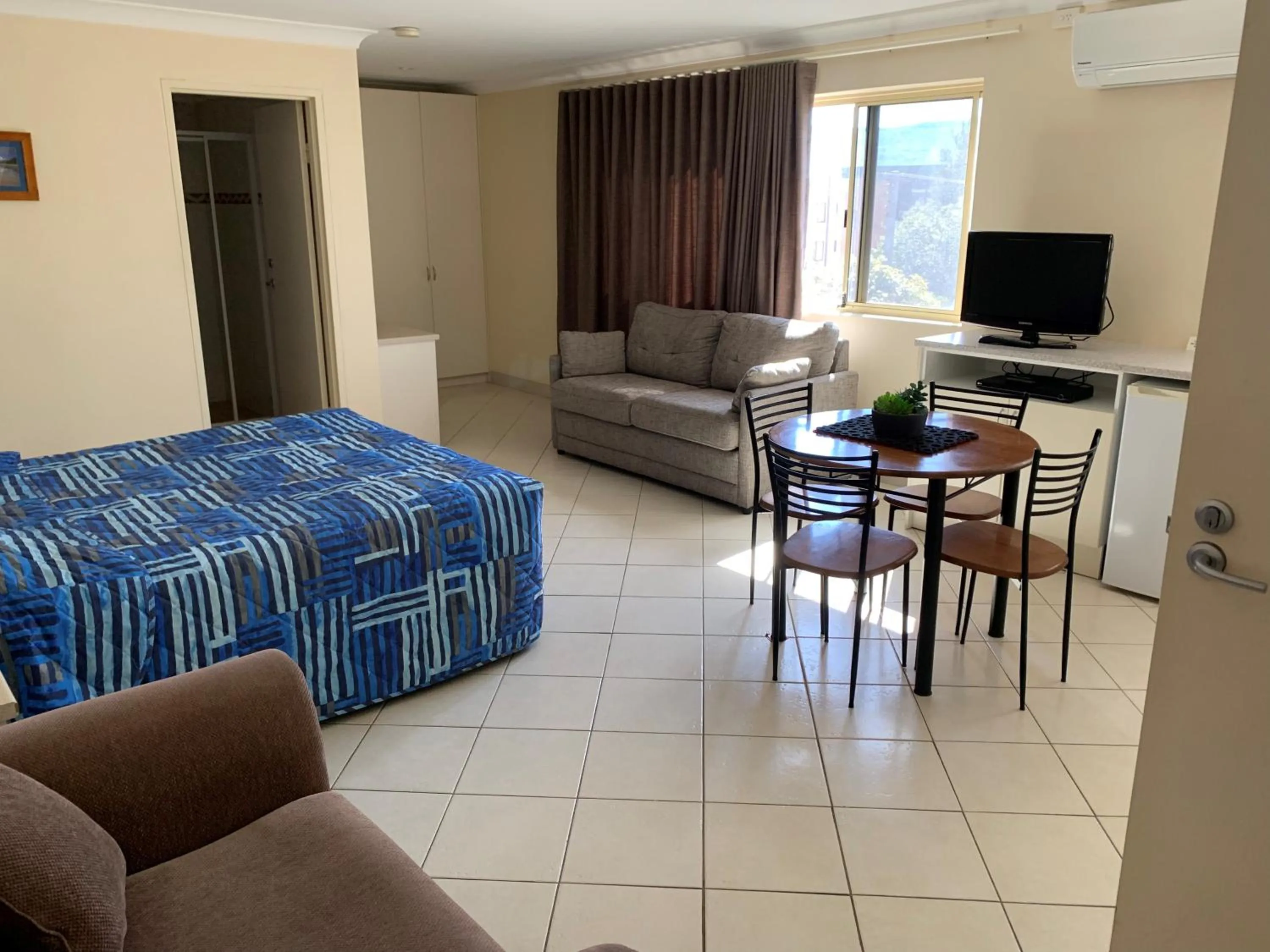 Seating area, Bed in Bel Mondo Apartments