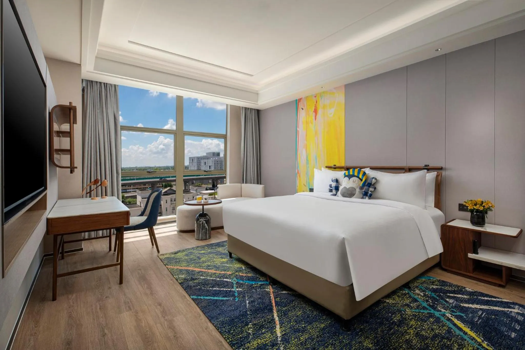 Photo of the whole room, Bed in voco Shanghai Zhangjiang by IHG