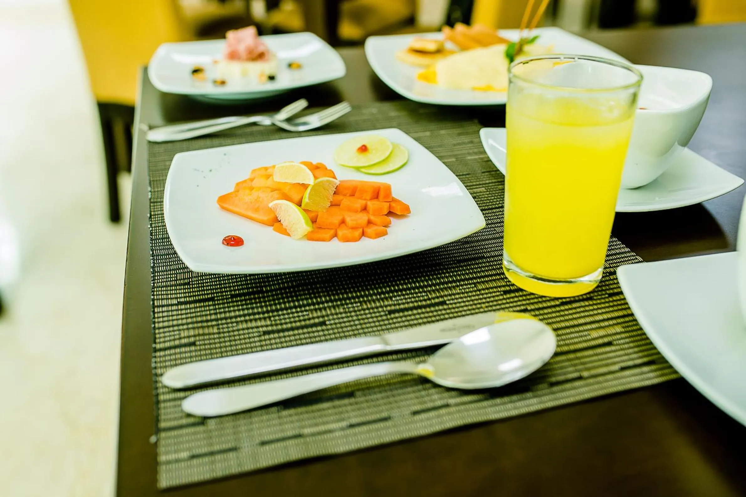 Restaurant/places to eat in Hotel Titanium Plaza