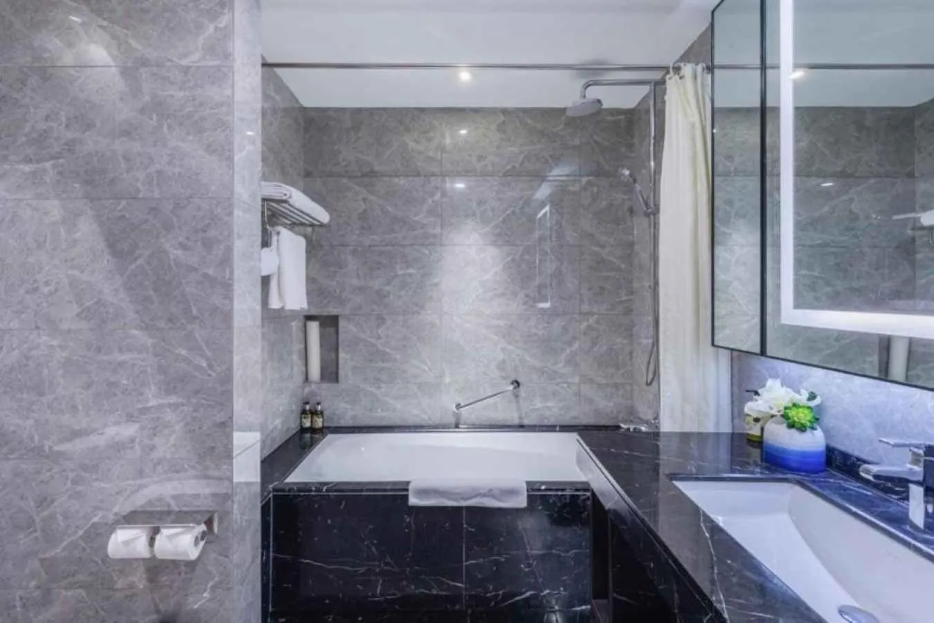 Bathroom in Somerset Yangtze River Chongqing